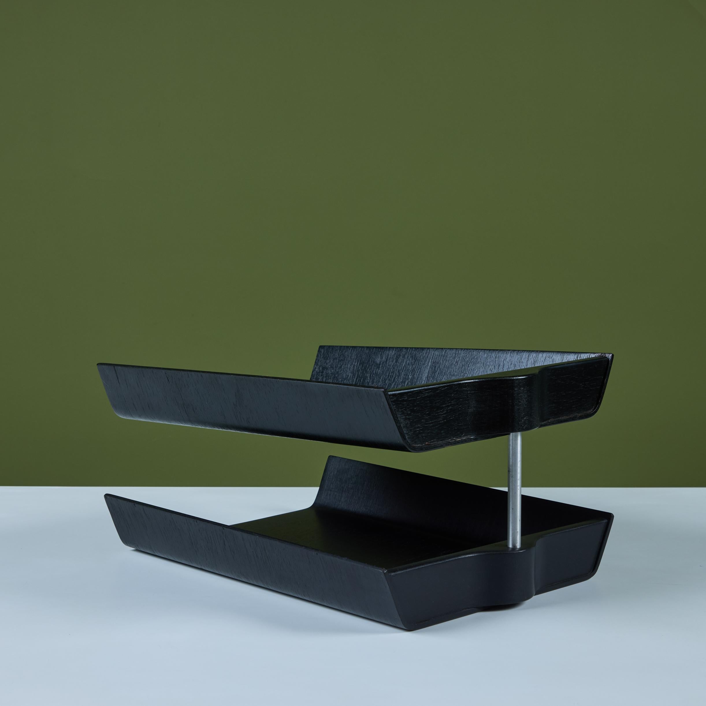 Florence Knoll Zweistöckige Papierablage aus ebonisiertem Nussbaum (20. Jahrhundert) im Angebot