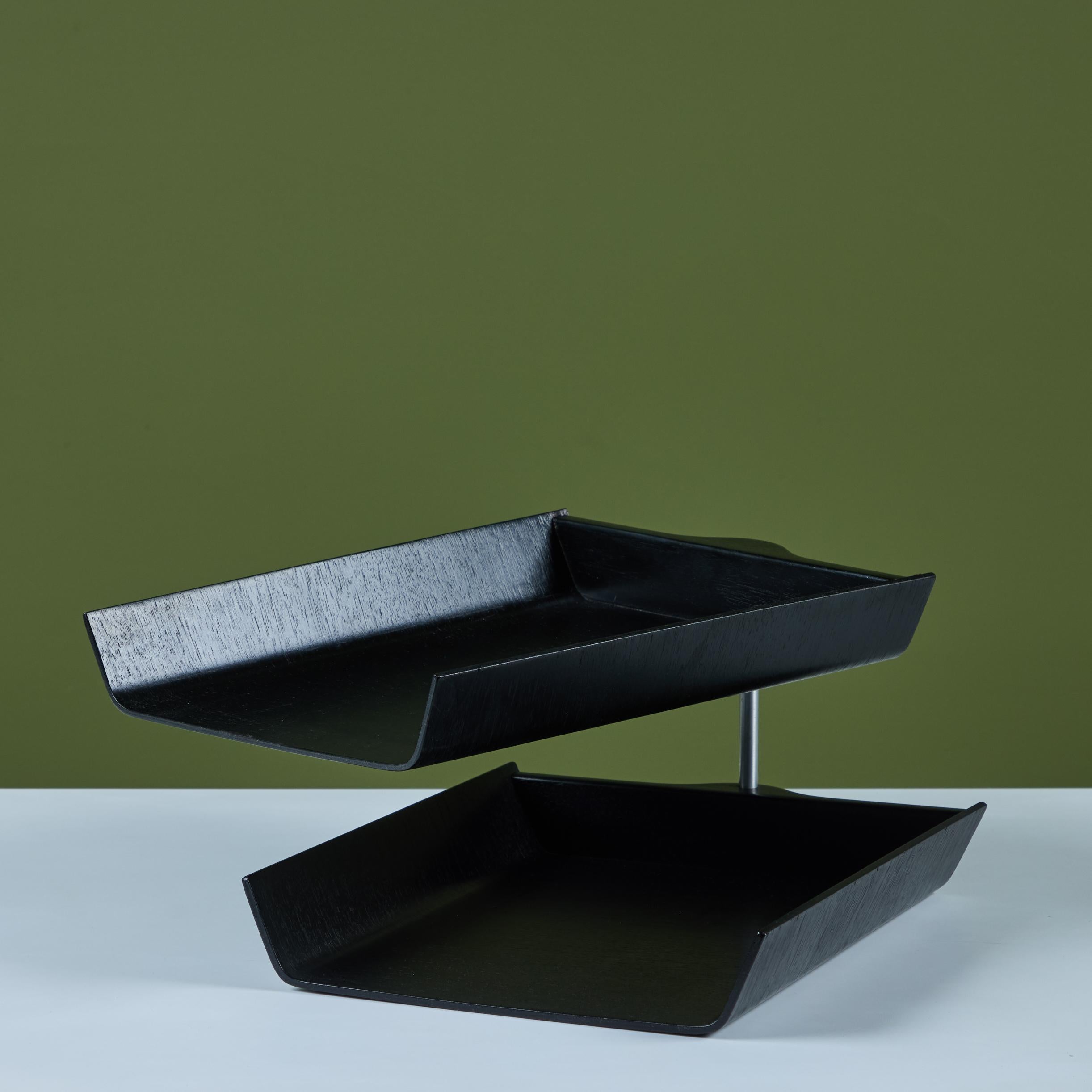 Florence Knoll Zweistöckige Papierablage aus ebonisiertem Nussbaum im Angebot 1