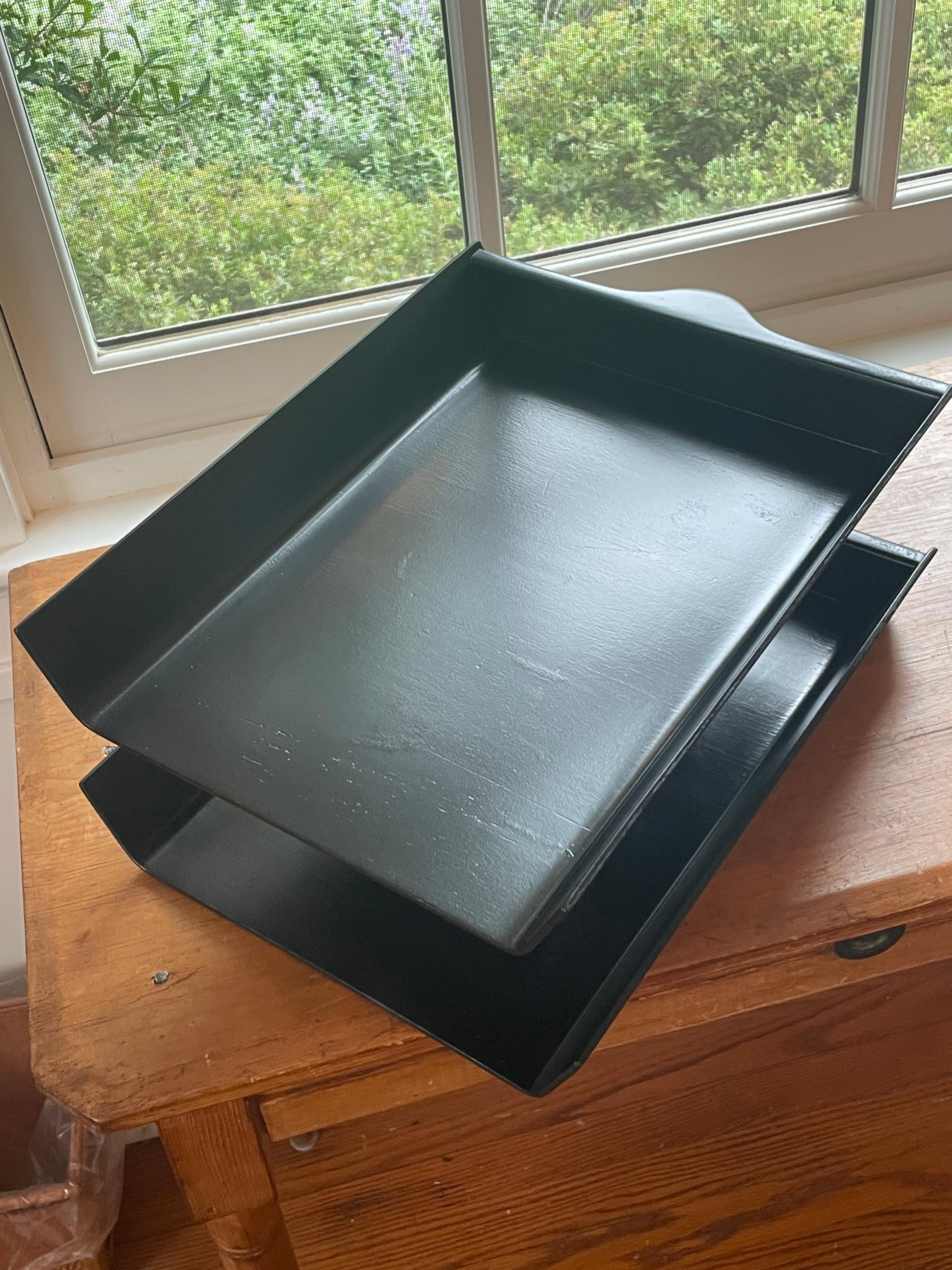 This Letter/Paper tray was designed by Florence Knoll in 1948. It is composed of ebonized molded plywood . The trays rotate all the way around a brushed aluminum post .The original knoll label on the bottom indicates 1960s production .great looking