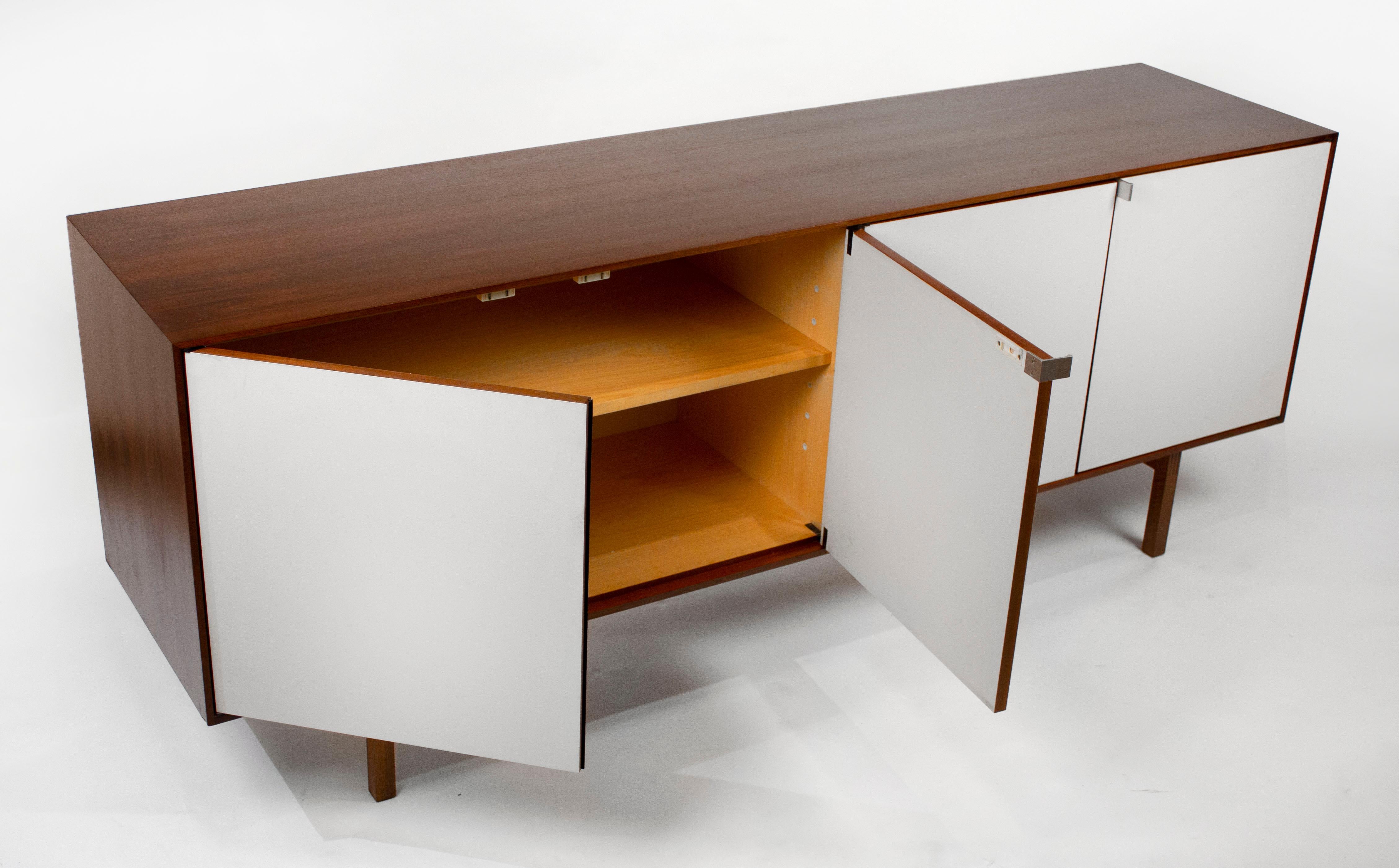 Florence Knoll Walnut Cabinet with Maple Interior Model No.541, Germany, 1950s In Good Condition In Dallas, TX
