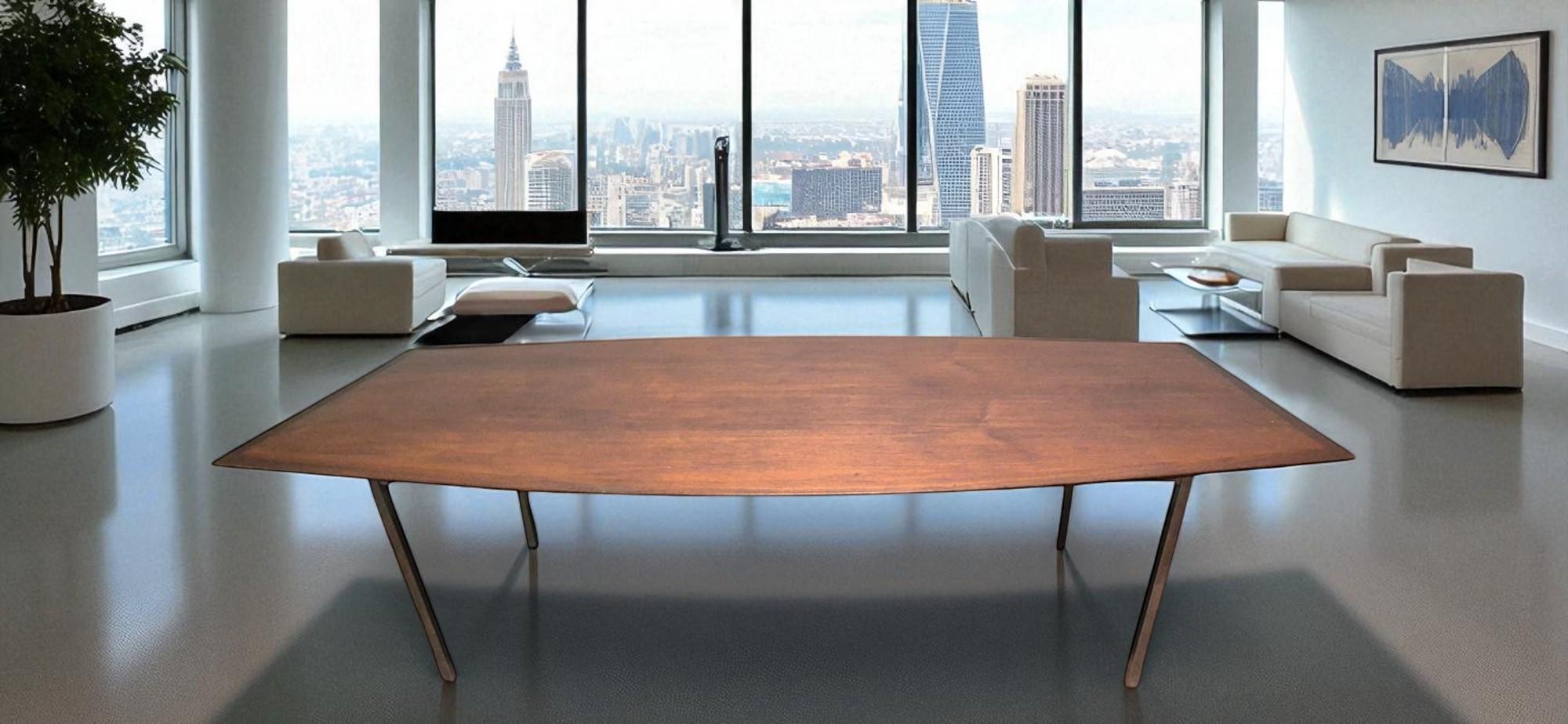 Mid-Century moderno Florence Knoll Tavolo da pranzo in noce e cromo modello 580 per Knoll, 20° secolo in vendita