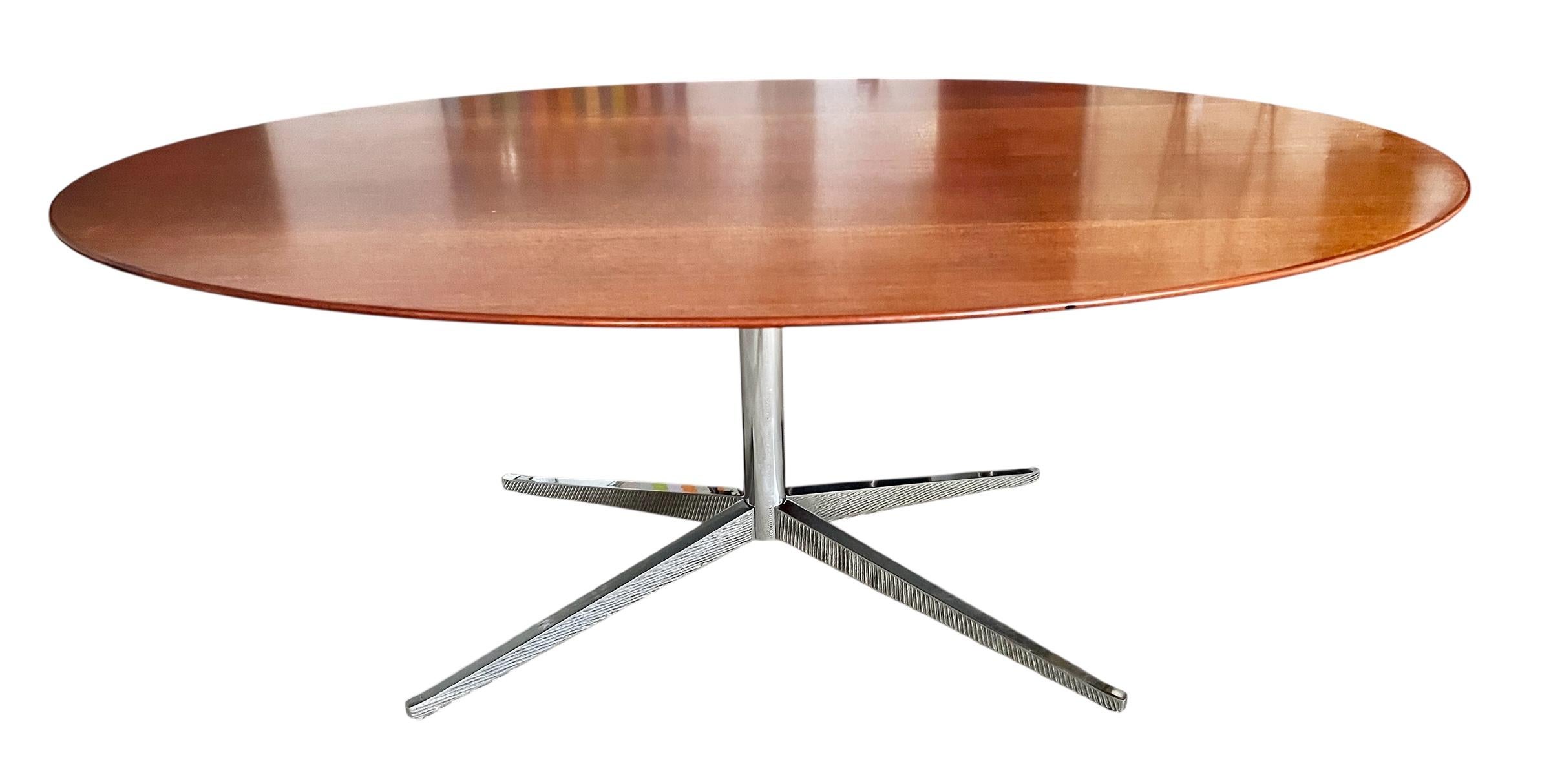 Tavolo da pranzo ovale in noce e cromo di Florence Knoll in vendita 2