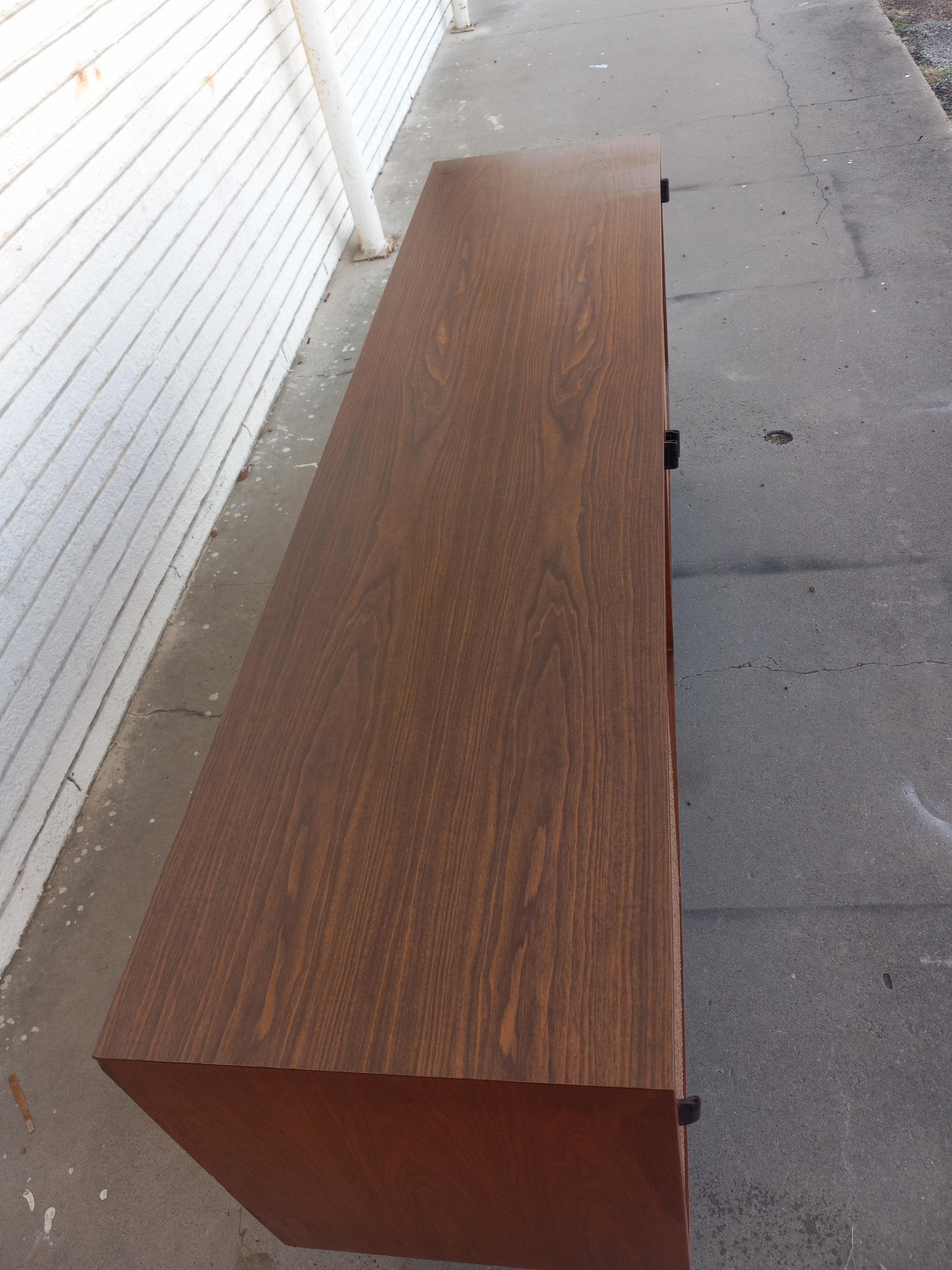 Florence Knoll Walnut Credenza cane doors w Leather Pulls In Good Condition In Pasadena, TX