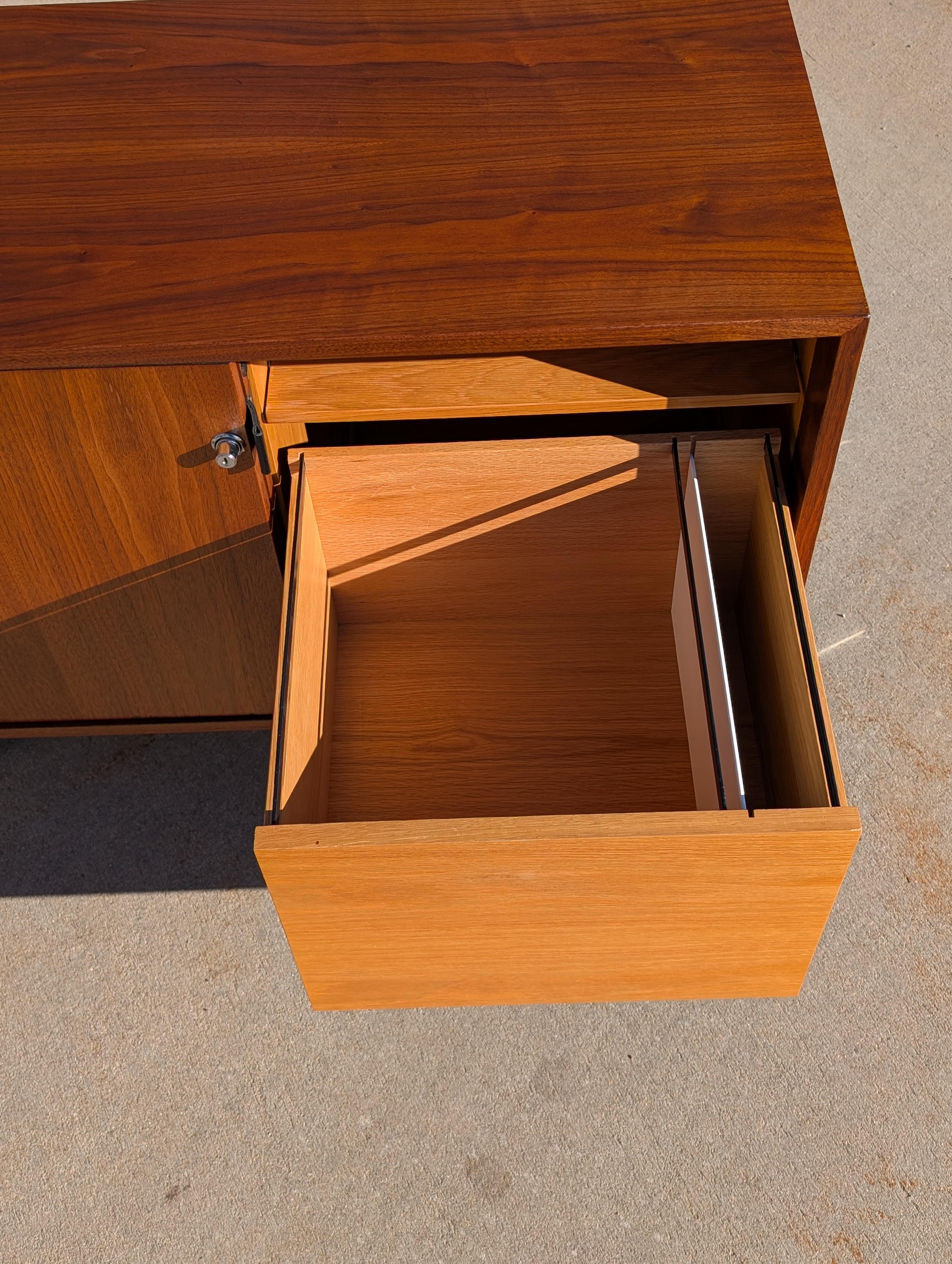 Florence Knoll Walnut Credenza For Sale 5