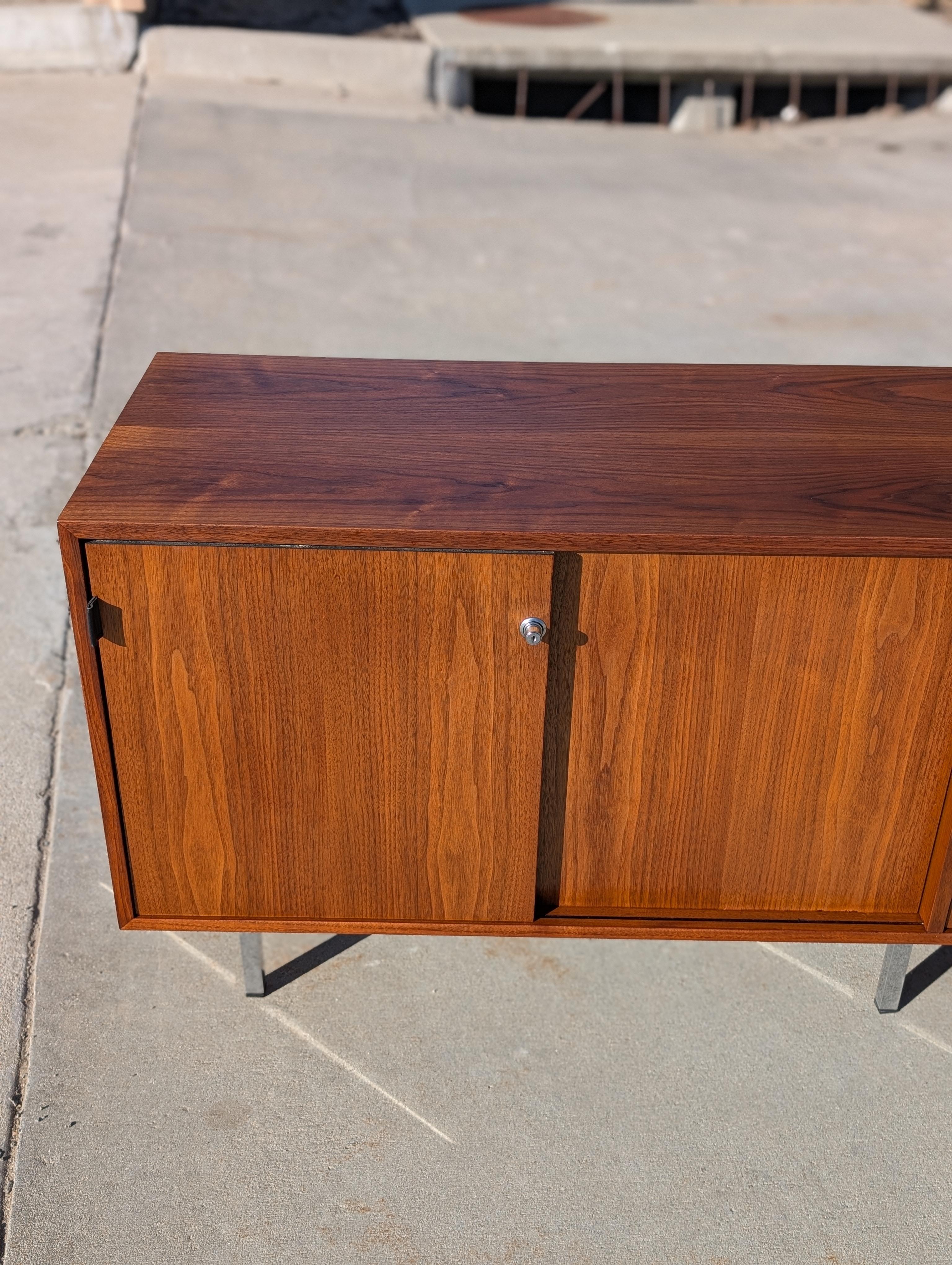 Florence Knoll Walnut Credenza For Sale 7