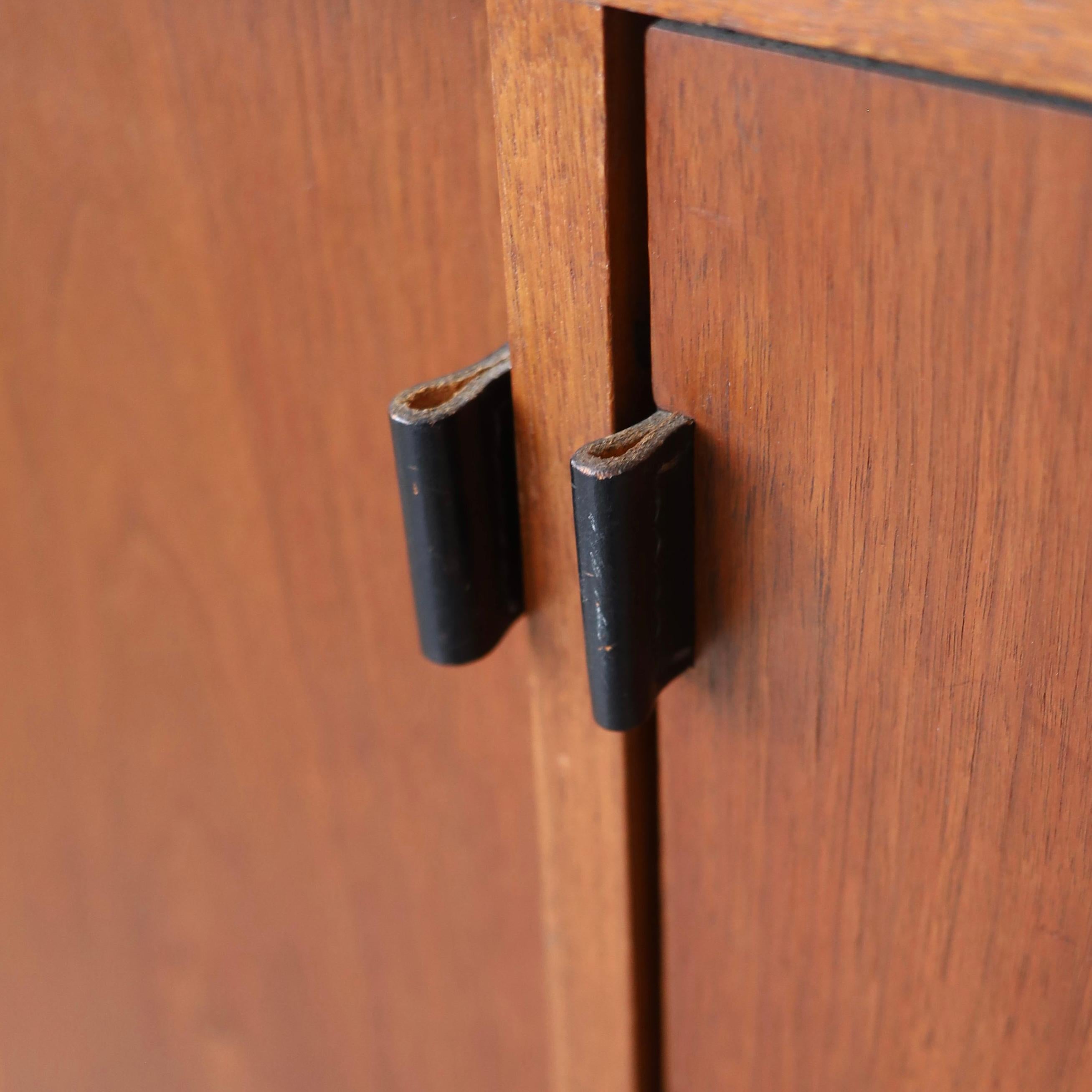 Florence Knoll Walnut Credenza In Good Condition In Chicago, IL