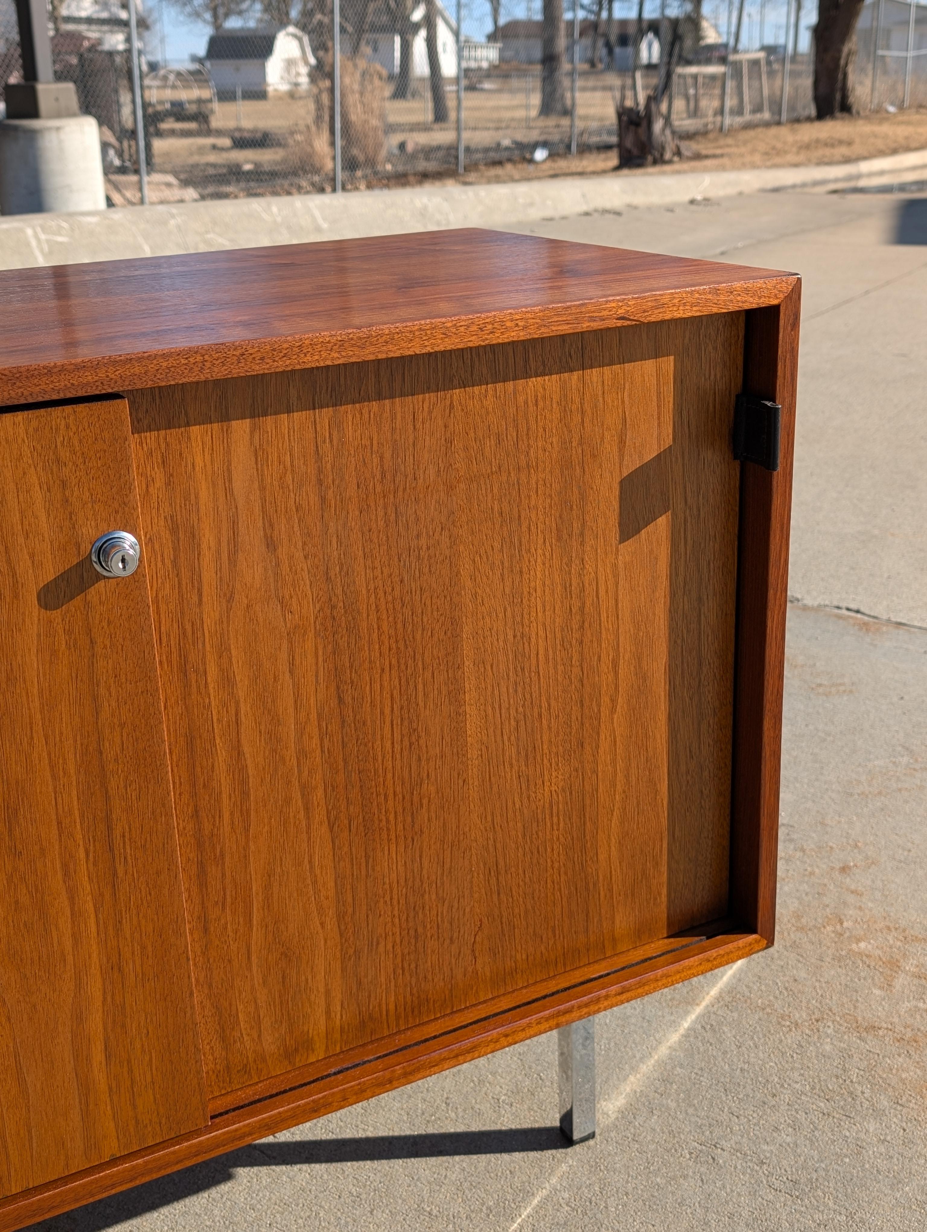 Florence Knoll Walnut Credenza For Sale 1