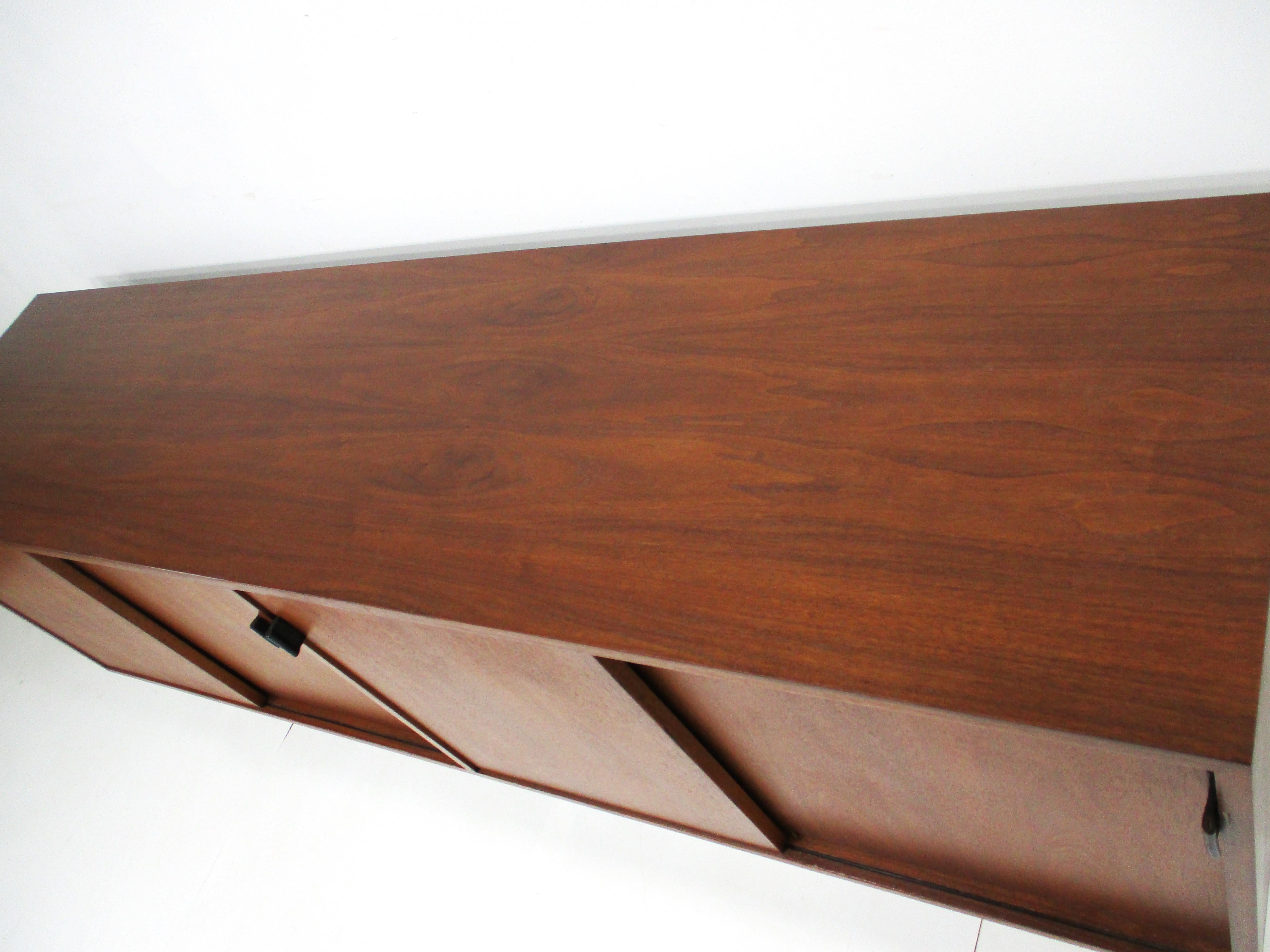 Florence Knoll Walnut Credenza / Sideboard for Knoll 4