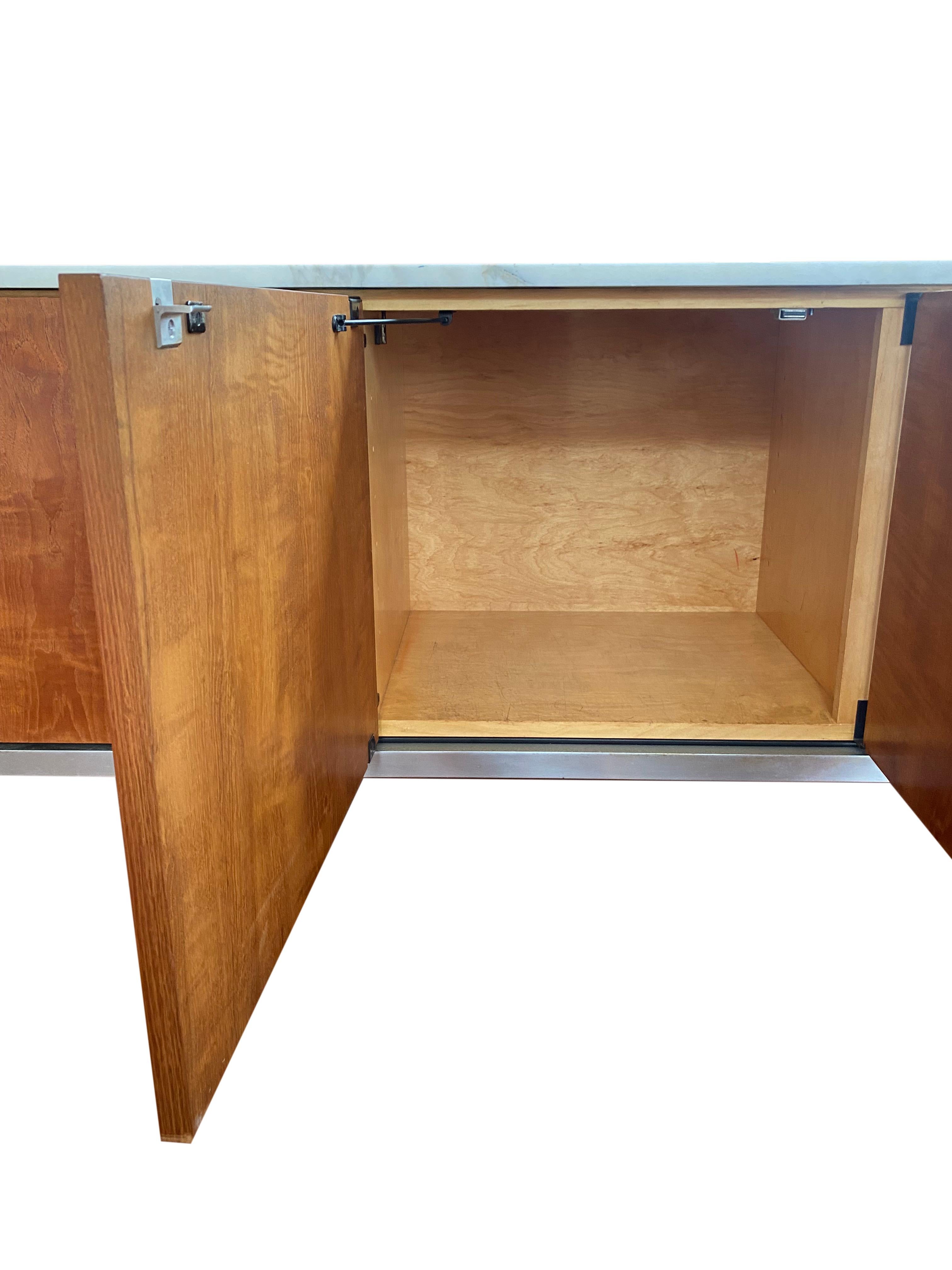Florence Knoll Walnut Credenza with Calacutta Marble Top -  Beautiful Condition For Sale 6