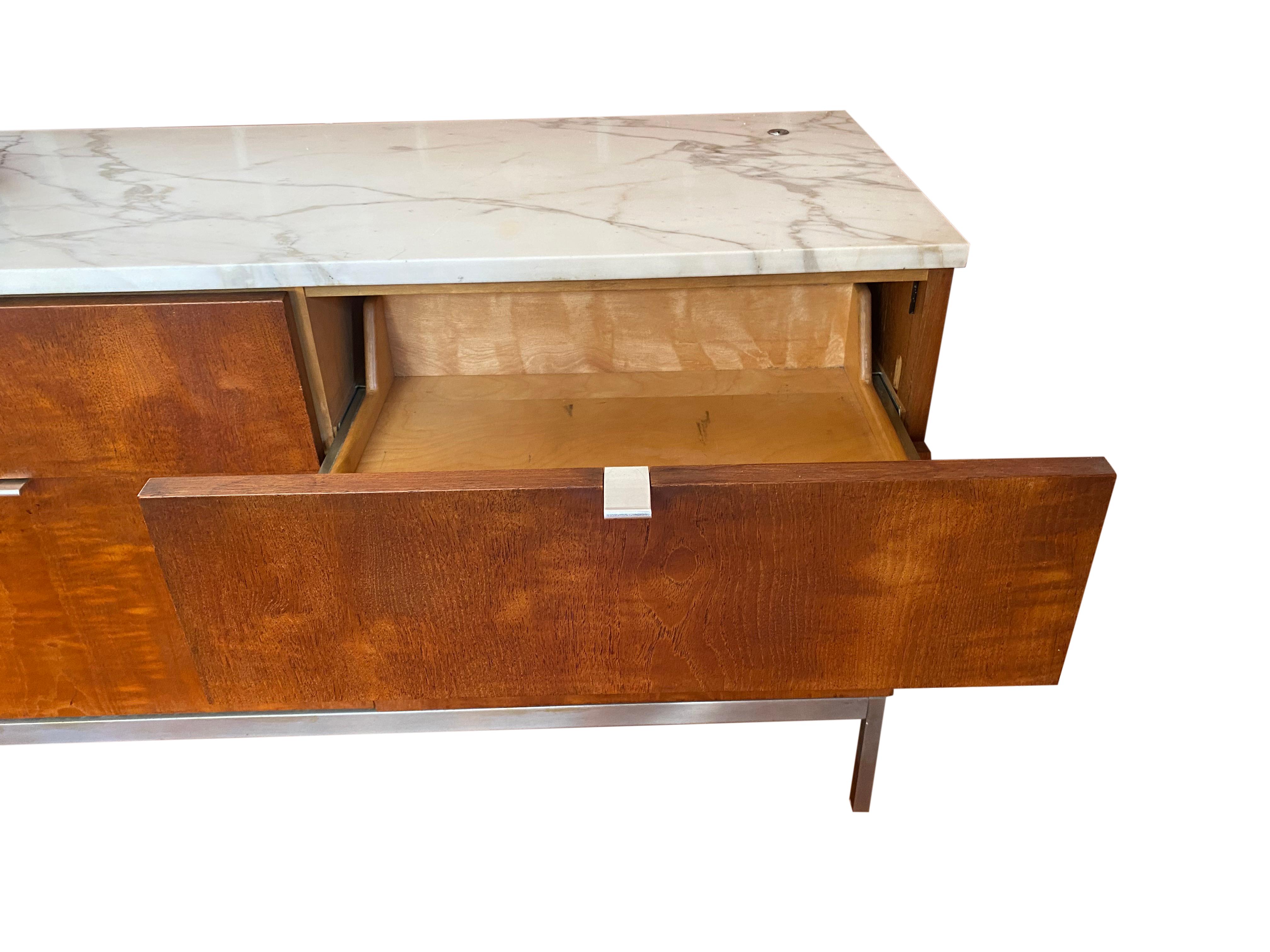 Florence Knoll Walnut Credenza with Calacutta Marble Top -  Beautiful Condition For Sale 11
