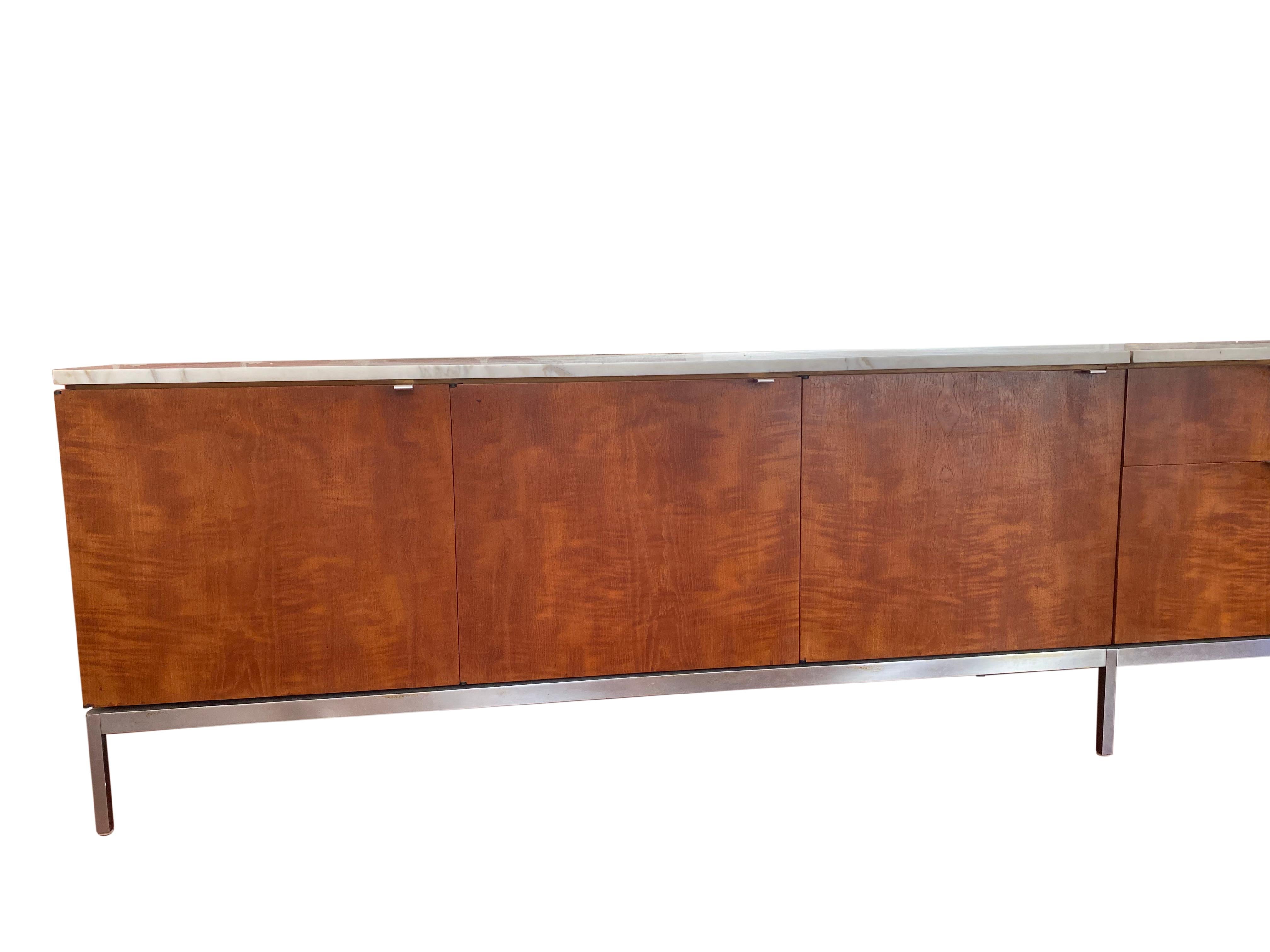 American Florence Knoll Walnut Credenza with Calacutta Marble Top -  Beautiful Condition For Sale