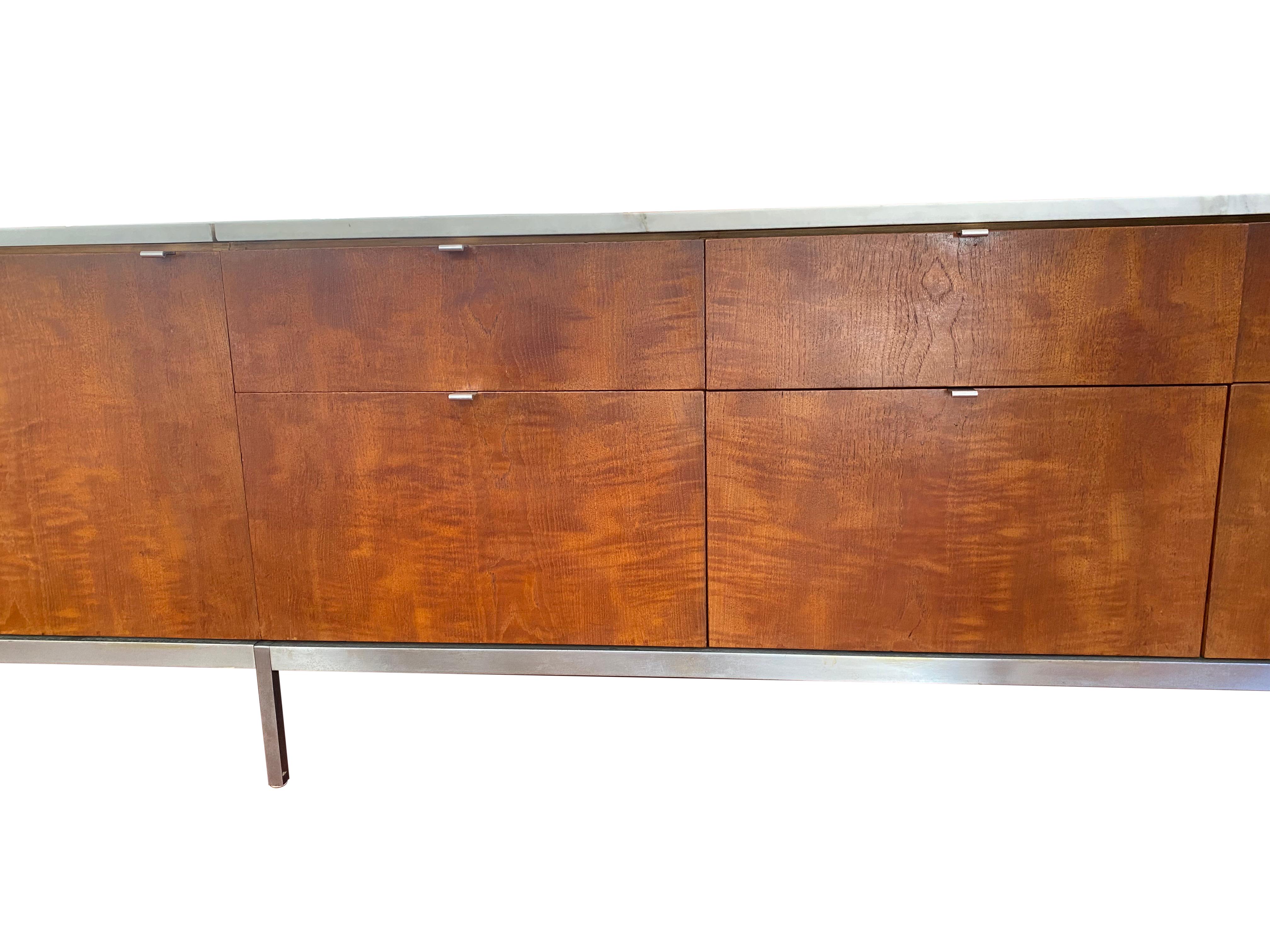 Florence Knoll Walnut Credenza with Calacutta Marble Top -  Beautiful Condition For Sale 1