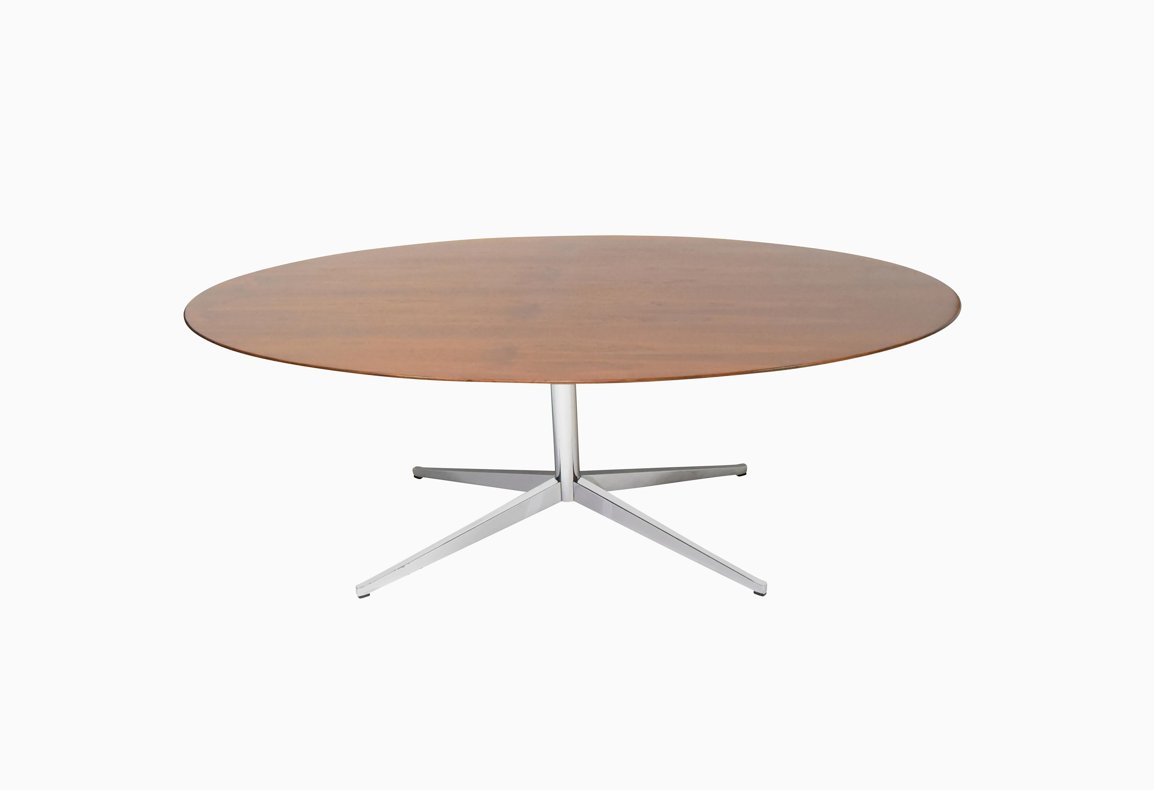 Florence Knoll Walnut Dining Table In Excellent Condition In Chicago, IL