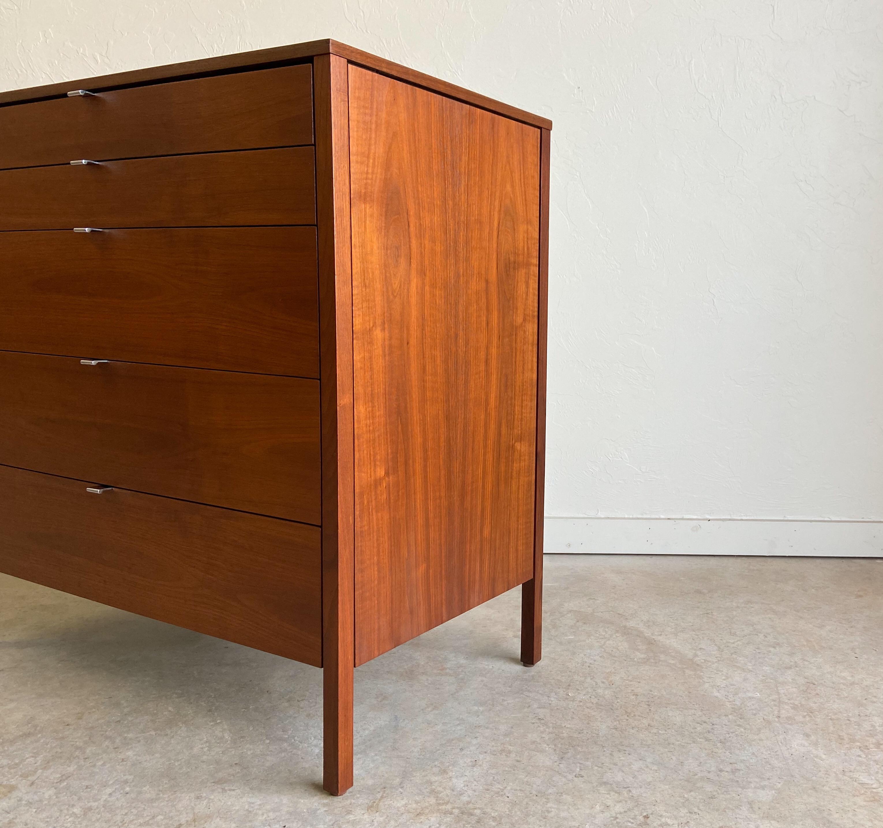 Florence Knoll Walnut Dresser, 1950's In Good Condition In Round Rock, TX