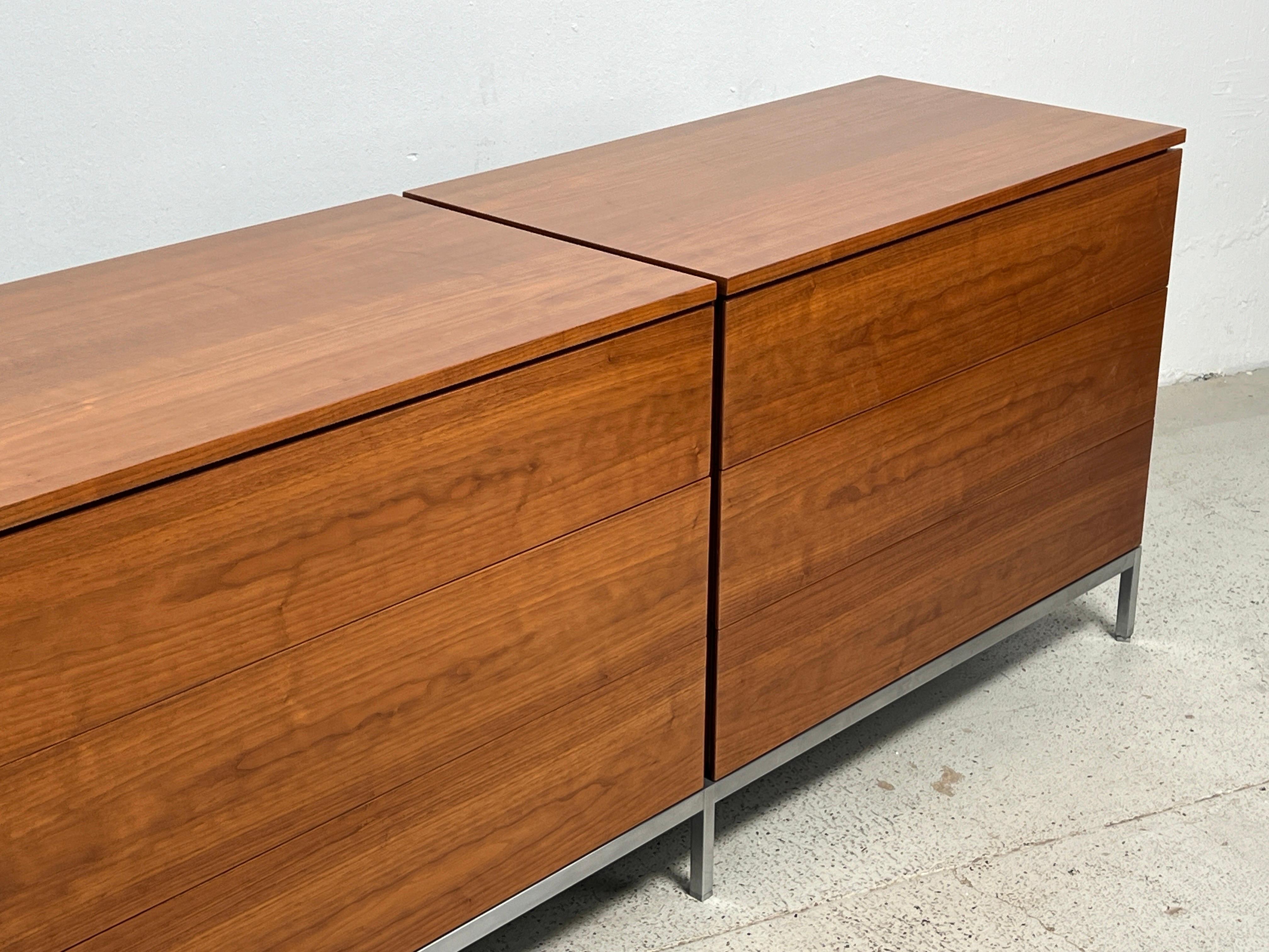 Comò in noce Florence Knoll in vendita 10