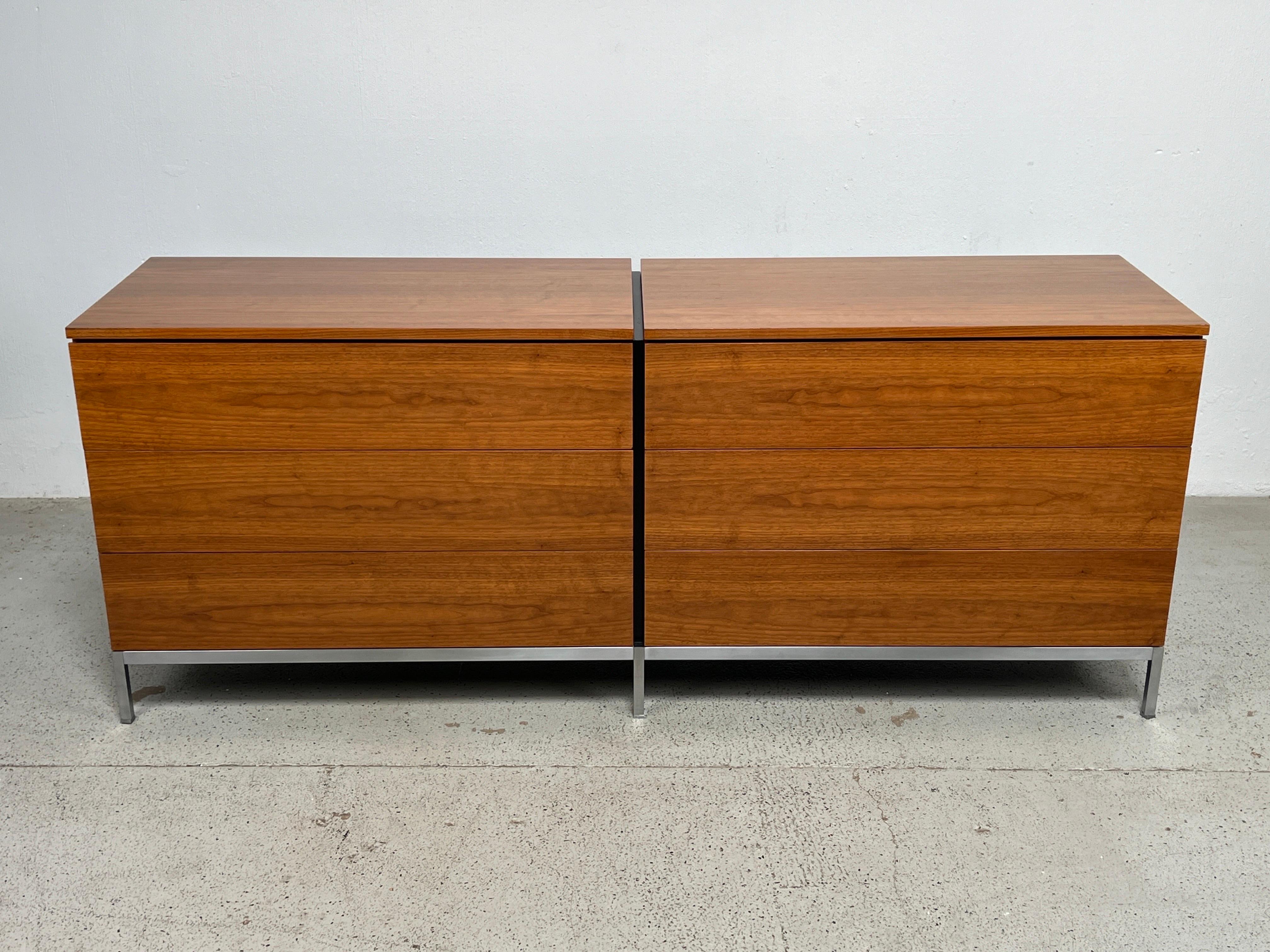 Comò in noce Florence Knoll In condizioni buone in vendita a Dallas, TX