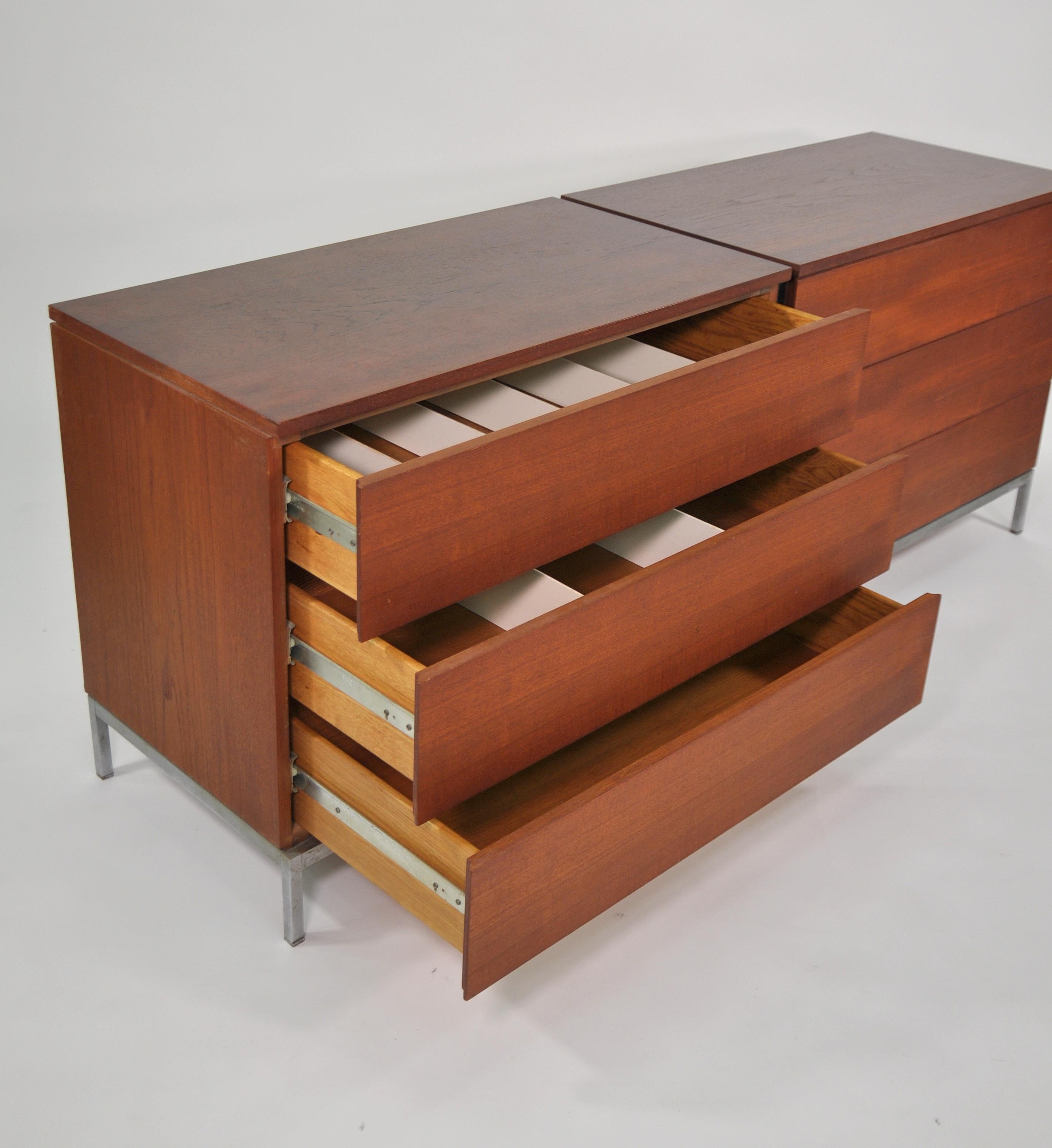 Florence Knoll Walnut Dresser In Excellent Condition In Miami, FL