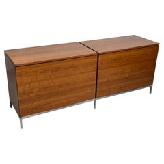 Cómoda Florence Knoll de nogal