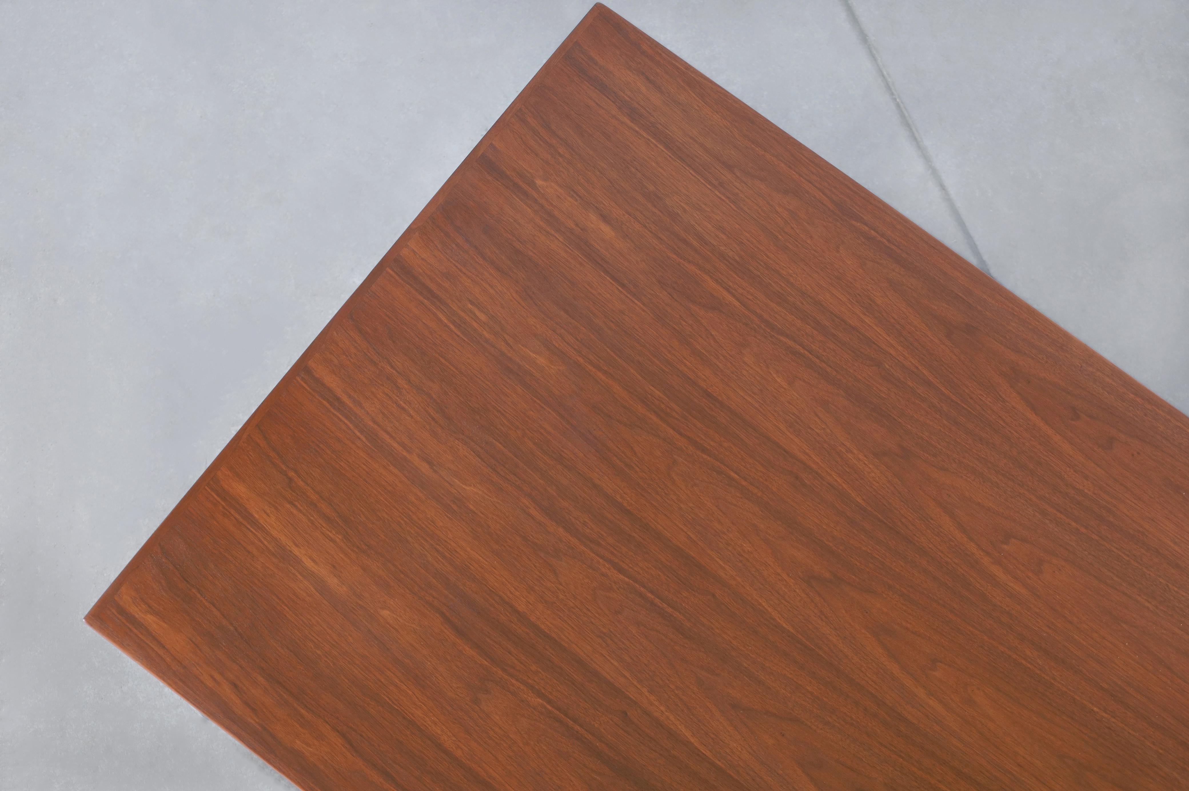 Florence Knoll Walnut Executive Desk for Knoll Associates For Sale 7