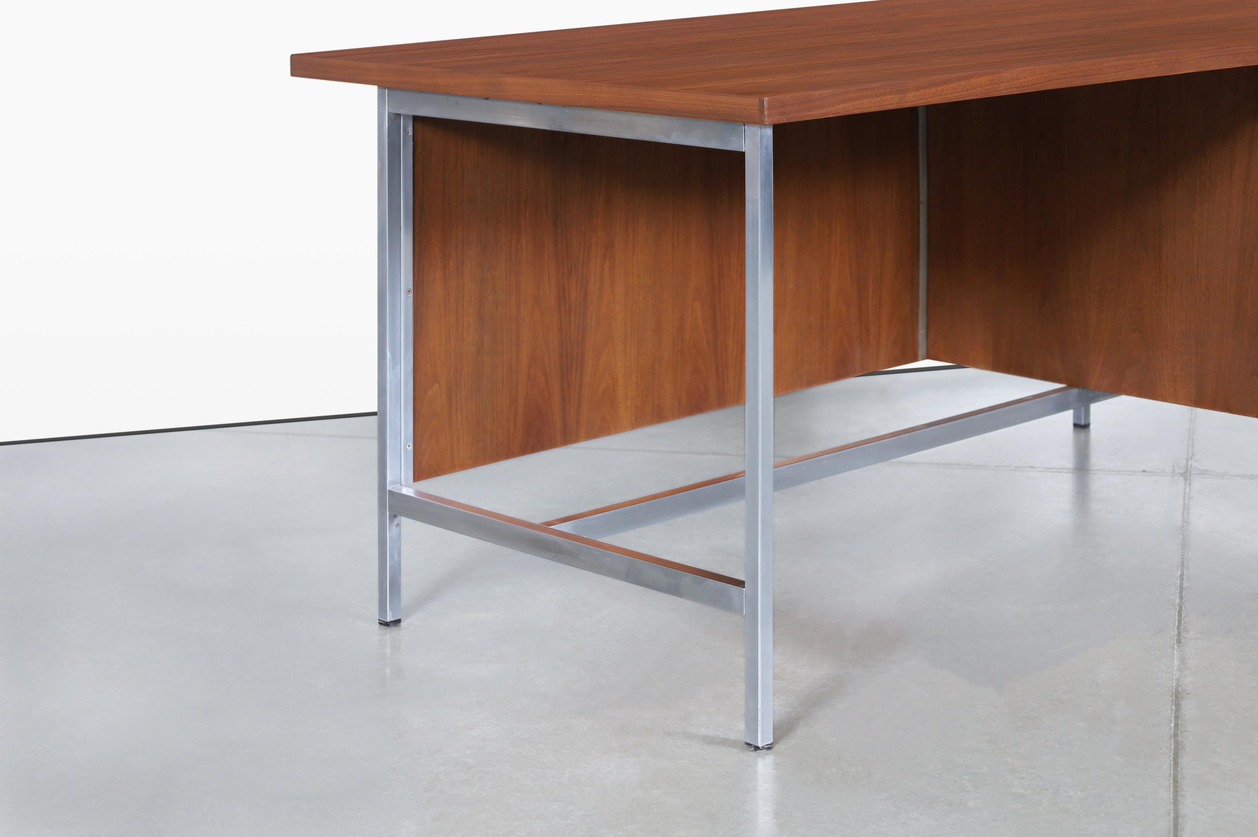 American Florence Knoll Walnut Executive Desk for Knoll Associates For Sale
