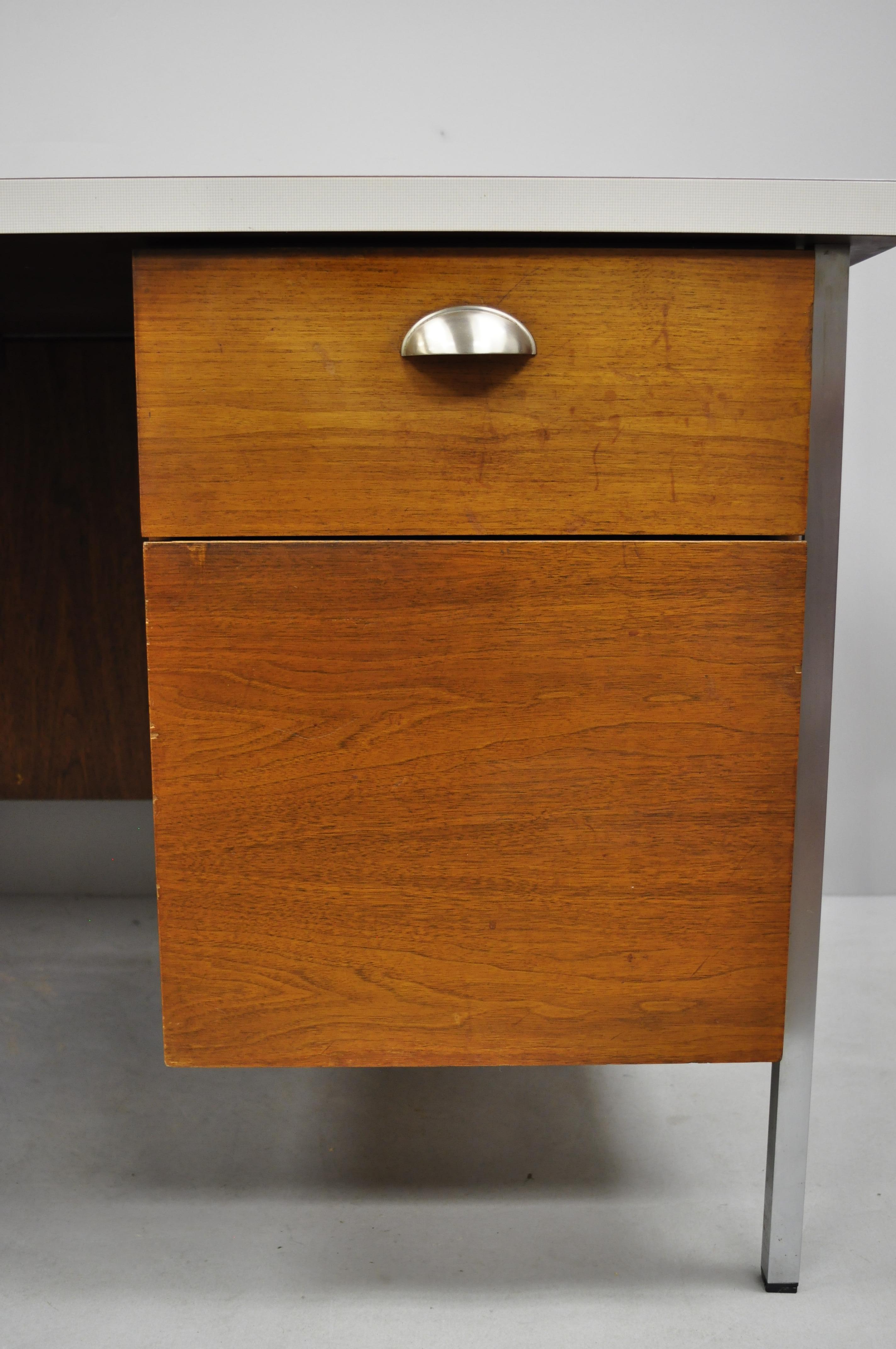 Florence Knoll Walnut Executive Desk with Laminate Top In Good Condition In Philadelphia, PA