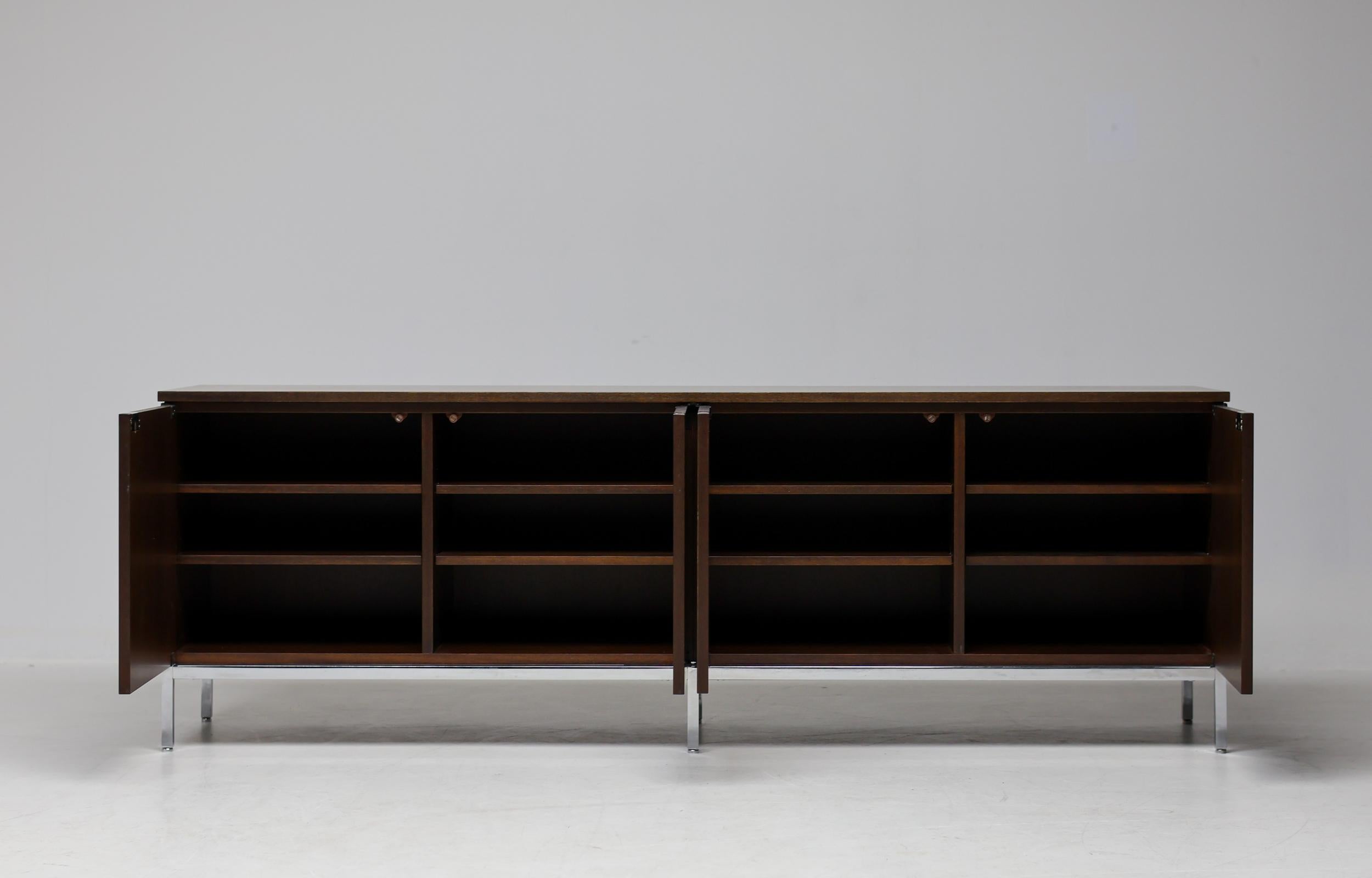 Florence Knoll Walnut Sideboard Mid Century Modern Executive Boardroom Storage In Good Condition For Sale In Dronten, NL