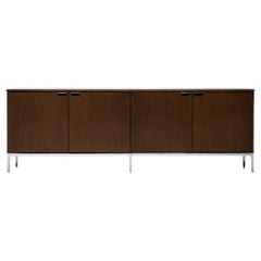 Florence Knoll Sideboard aus Nussbaumholz, Mid-Century Modern, Executive Boardroom-Aufbewahrungsmöglichkeiten