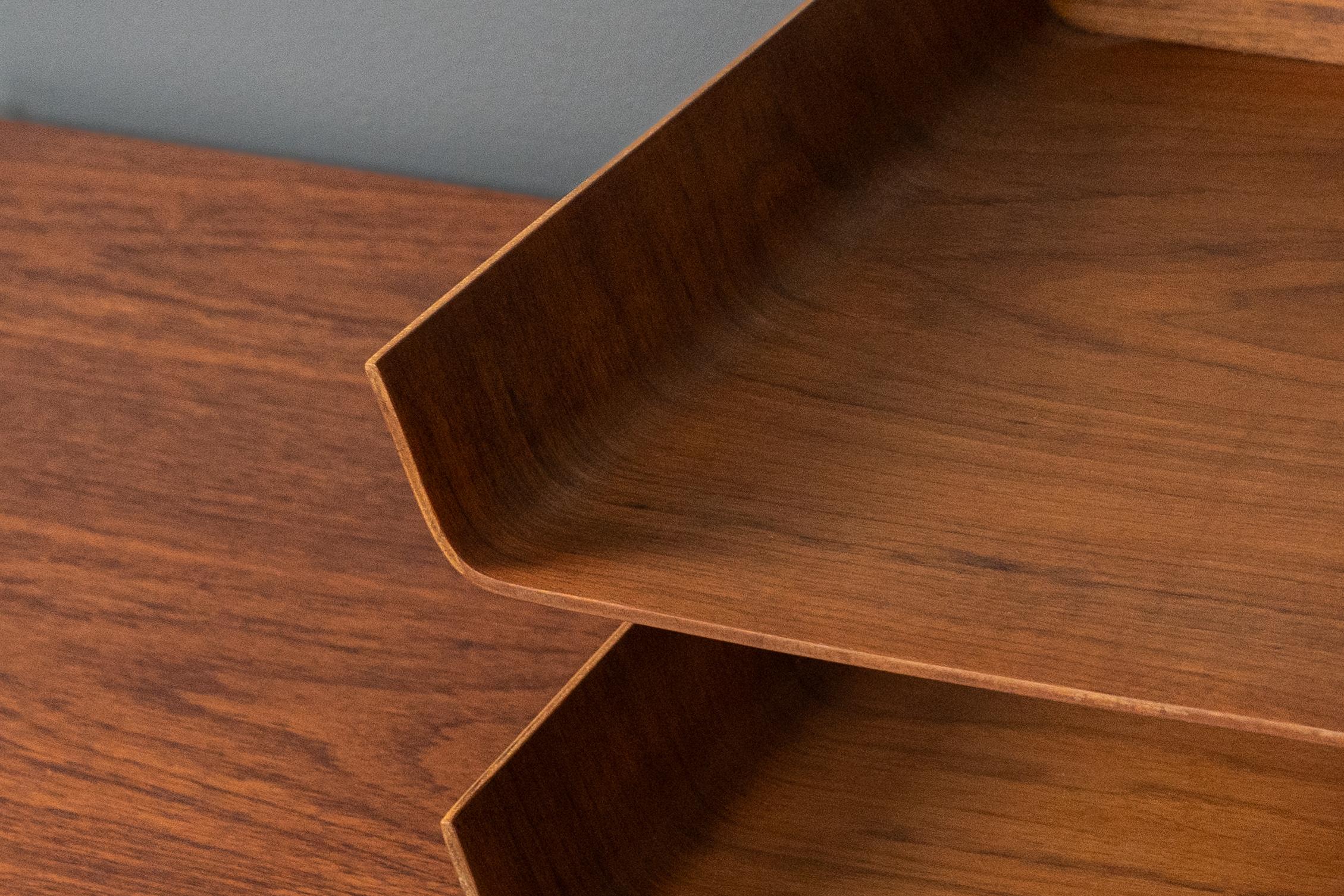 Florence Knoll Briefablage aus Nussbaum (amerikanisch) im Angebot