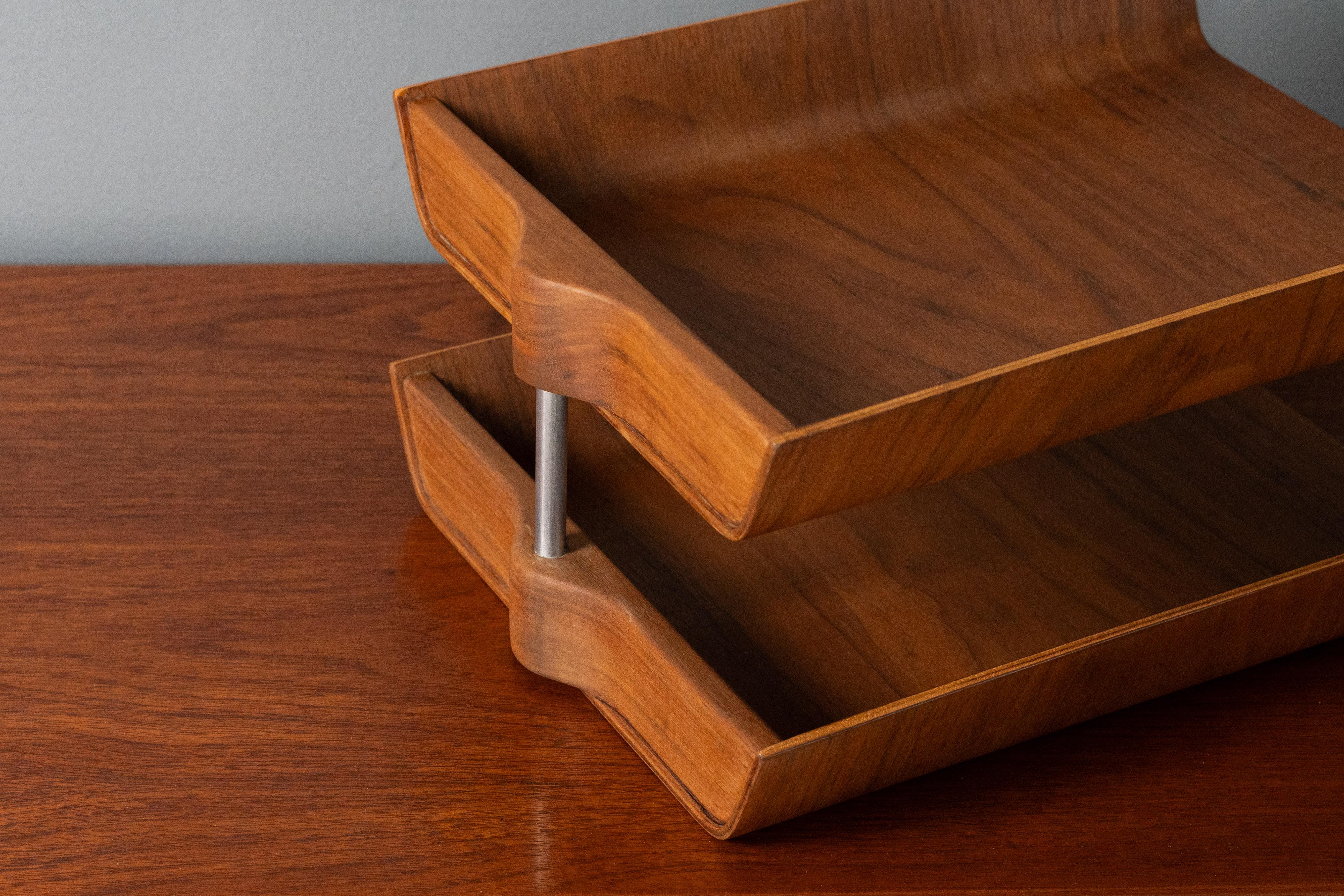 Florence Knoll Briefablage aus Nussbaum im Zustand „Gut“ im Angebot in Cambridge, US