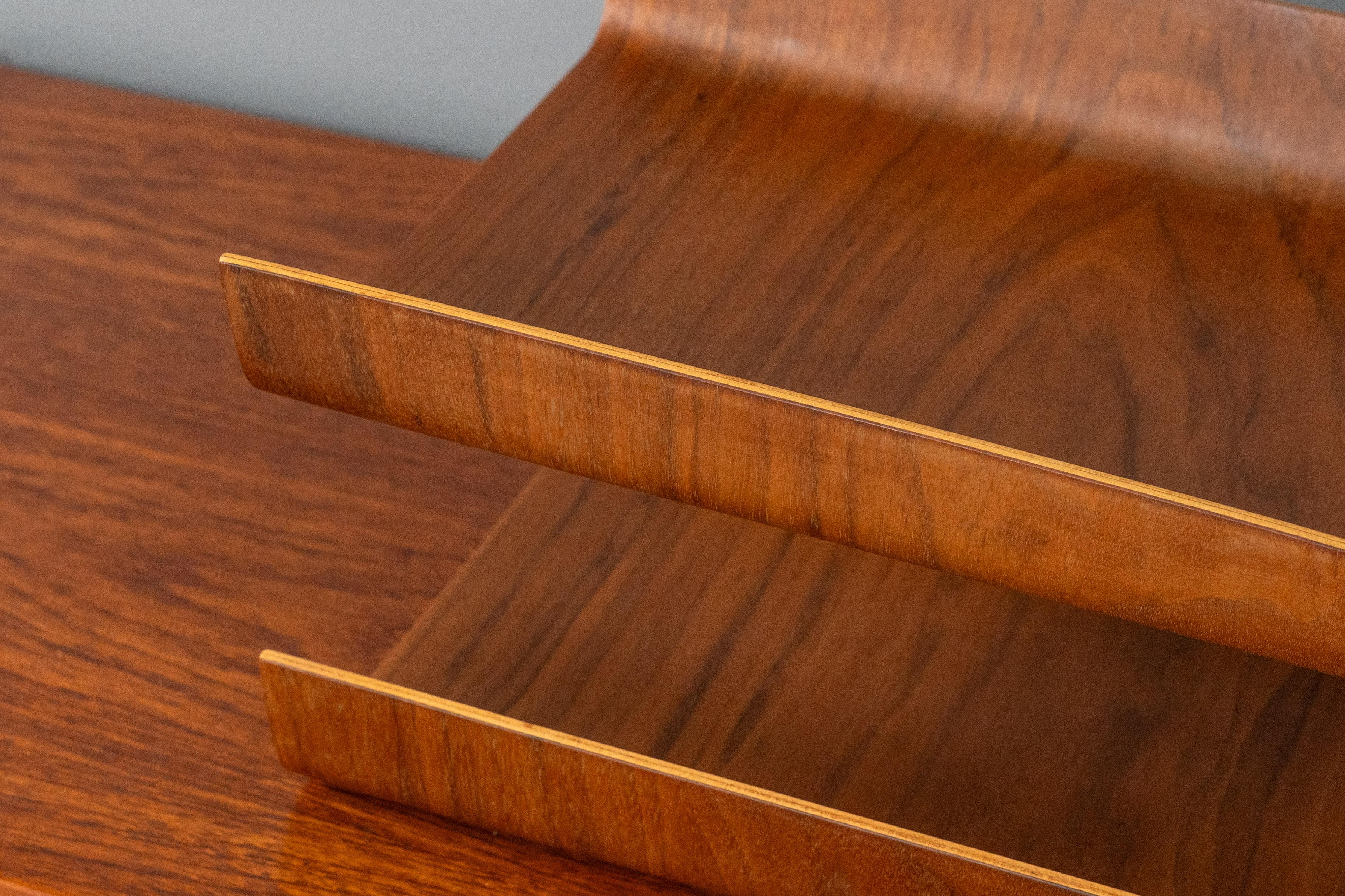 Florence Knoll Briefablage aus Nussbaum (Mitte des 20. Jahrhunderts) im Angebot