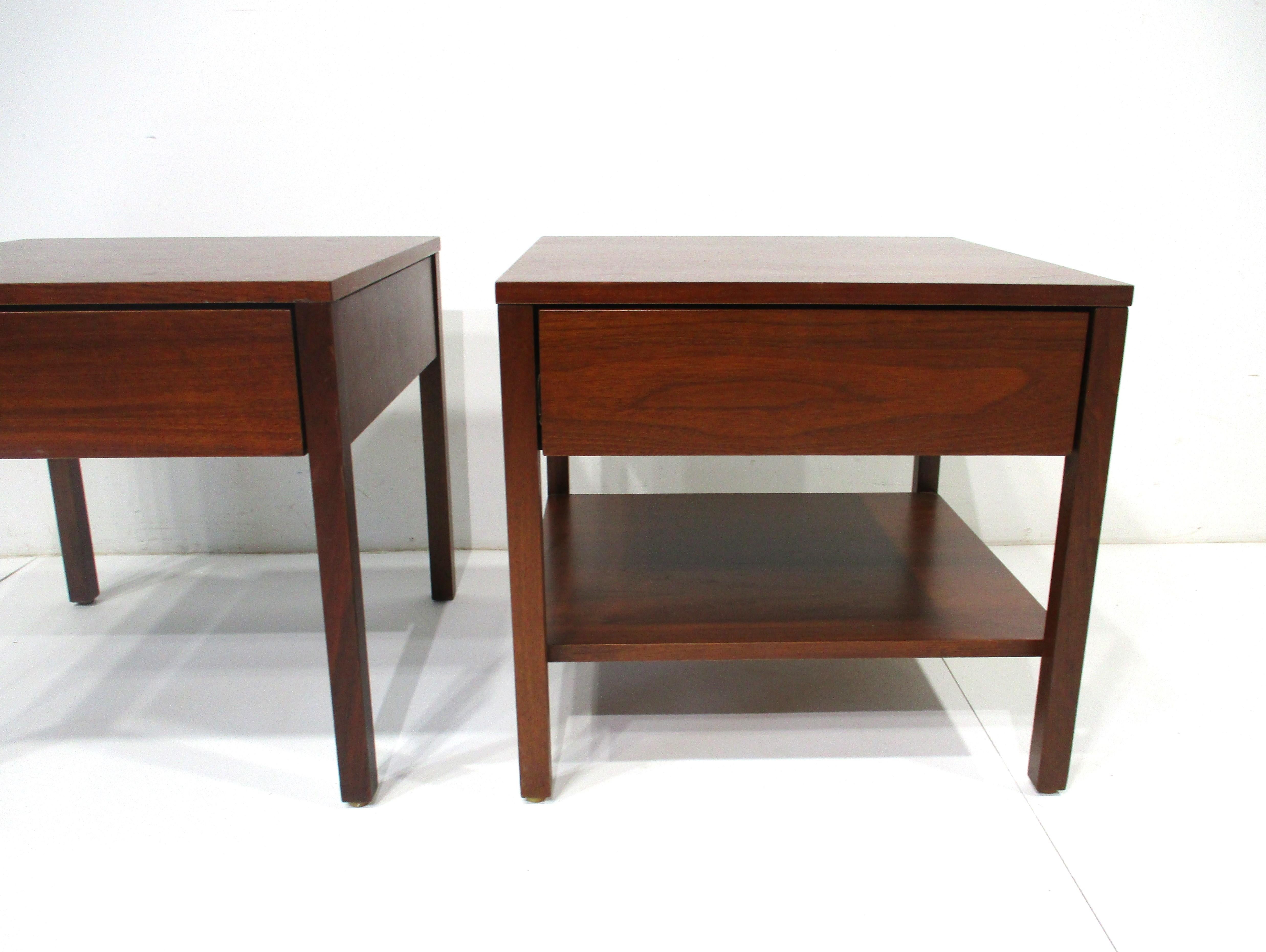 Florence Knoll Walnut Nightstands for Knoll  In Good Condition For Sale In Cincinnati, OH