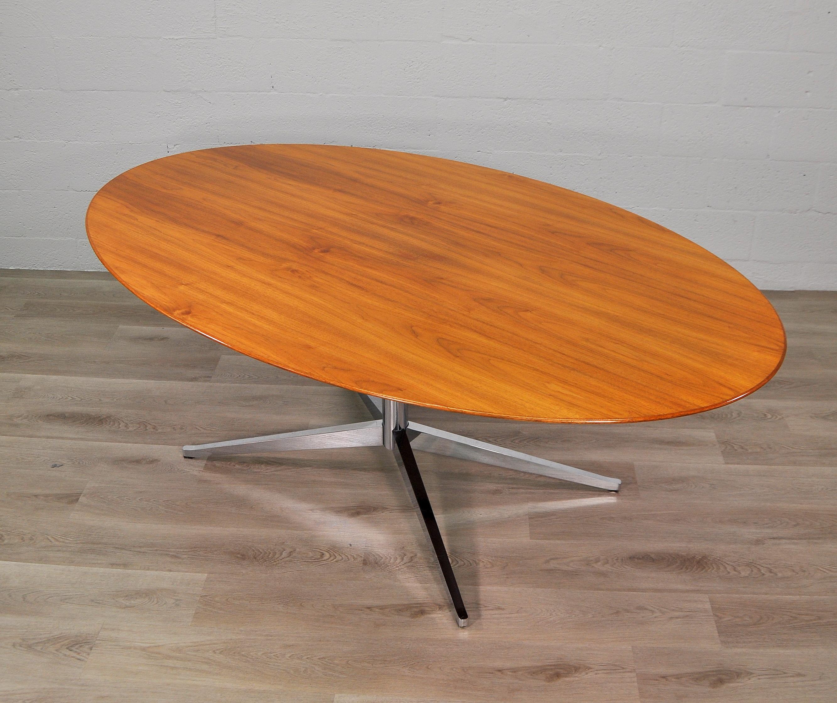 Florence Knoll Walnut Oval Dining Table Desk for Knoll Inc. For Sale 4