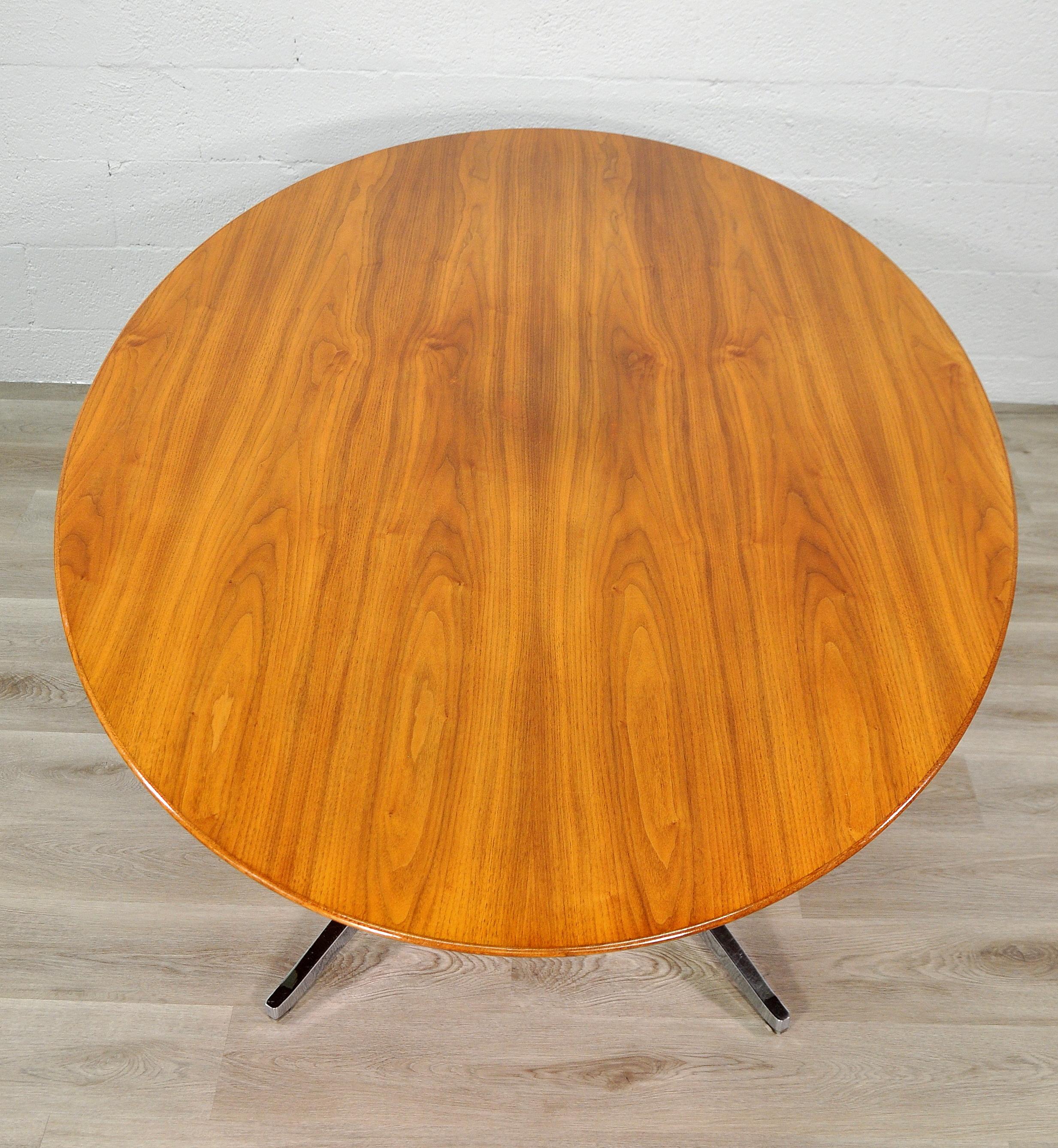 Mid-Century Modern Florence Knoll Walnut Oval Dining Table Desk for Knoll Inc. For Sale