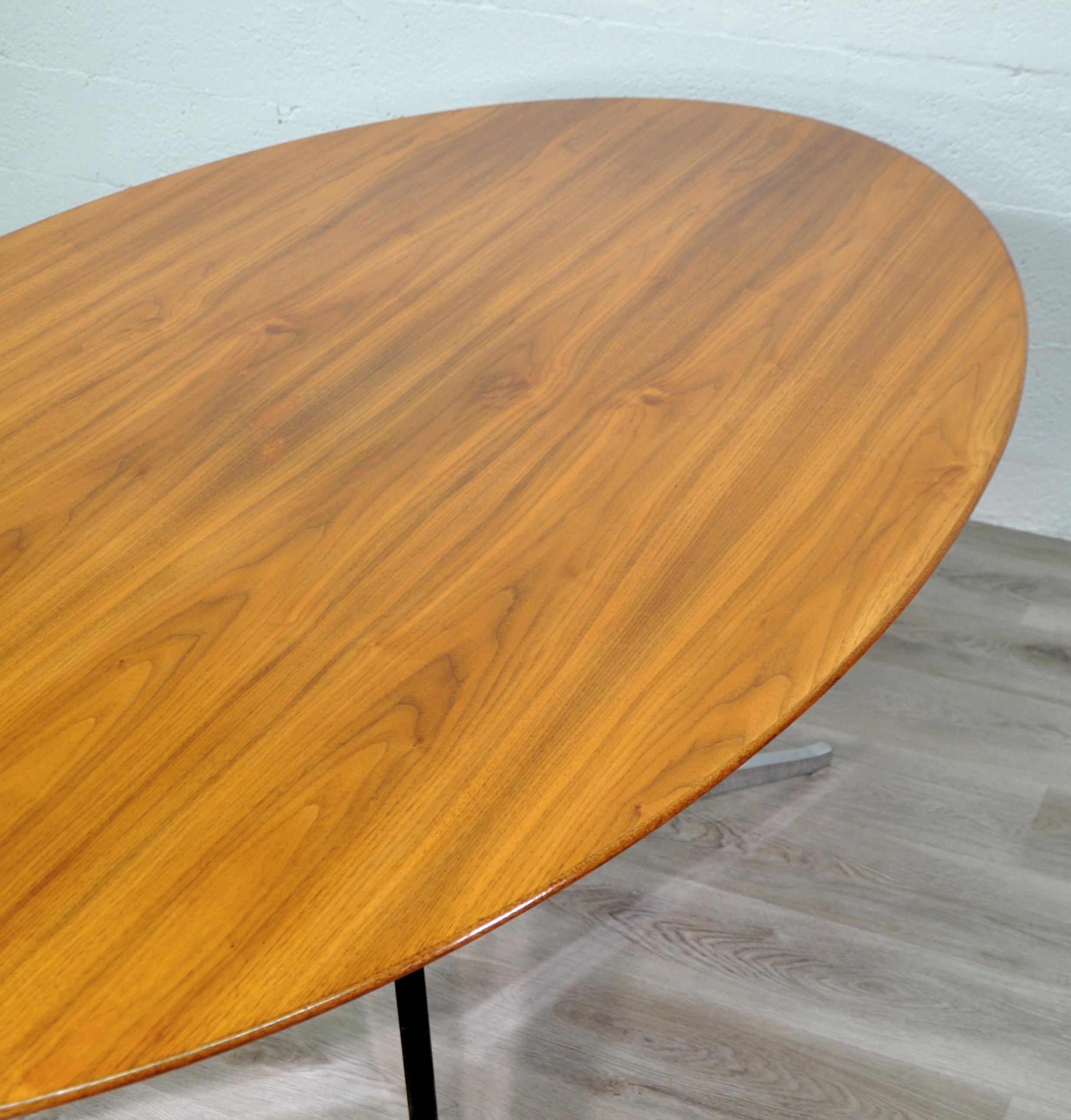 Florence Knoll Walnut Oval Dining Table Desk for Knoll Inc. For Sale 1