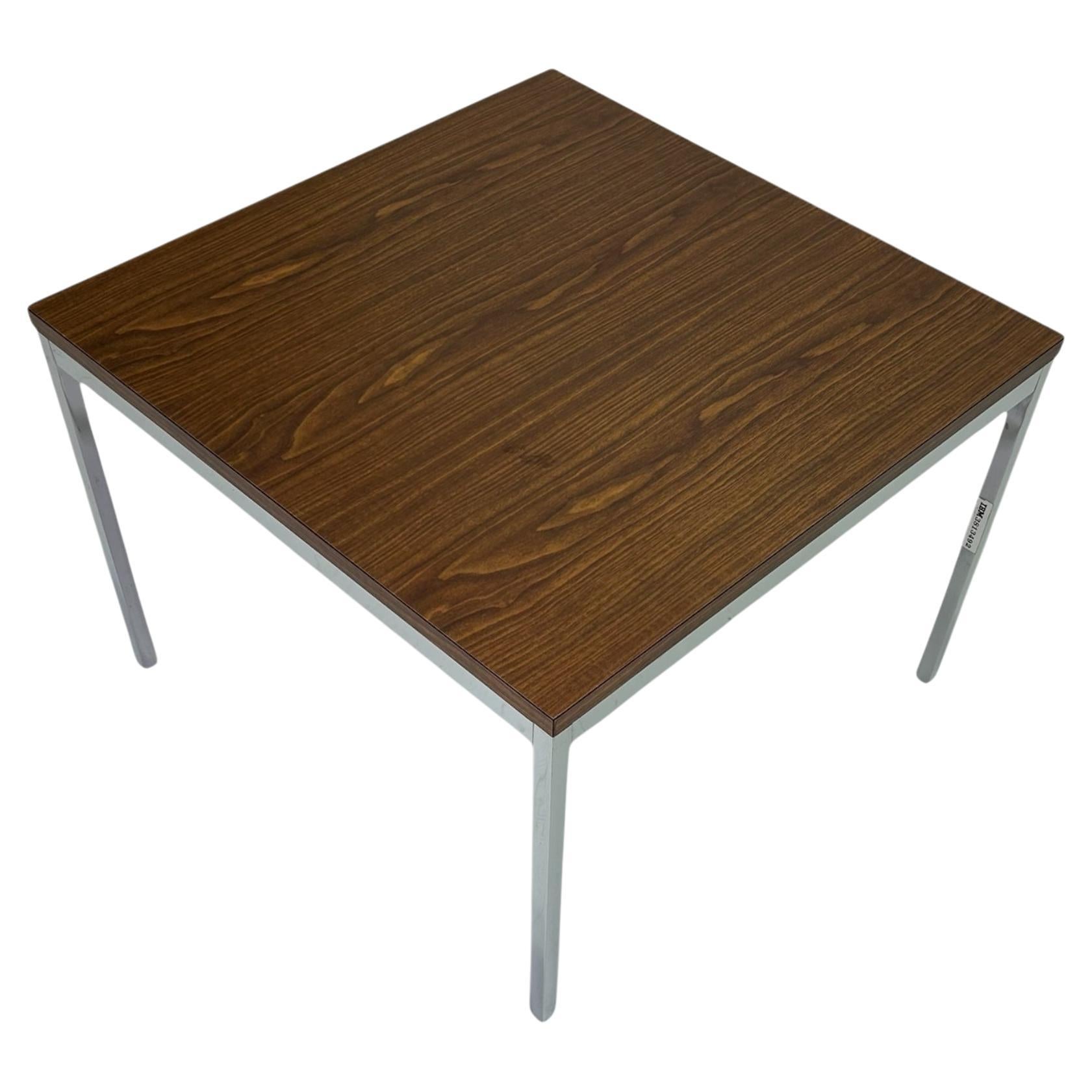 20ième siècle Florence Knoll  Table d'appoint à pieds chromés circa 1950 en vente