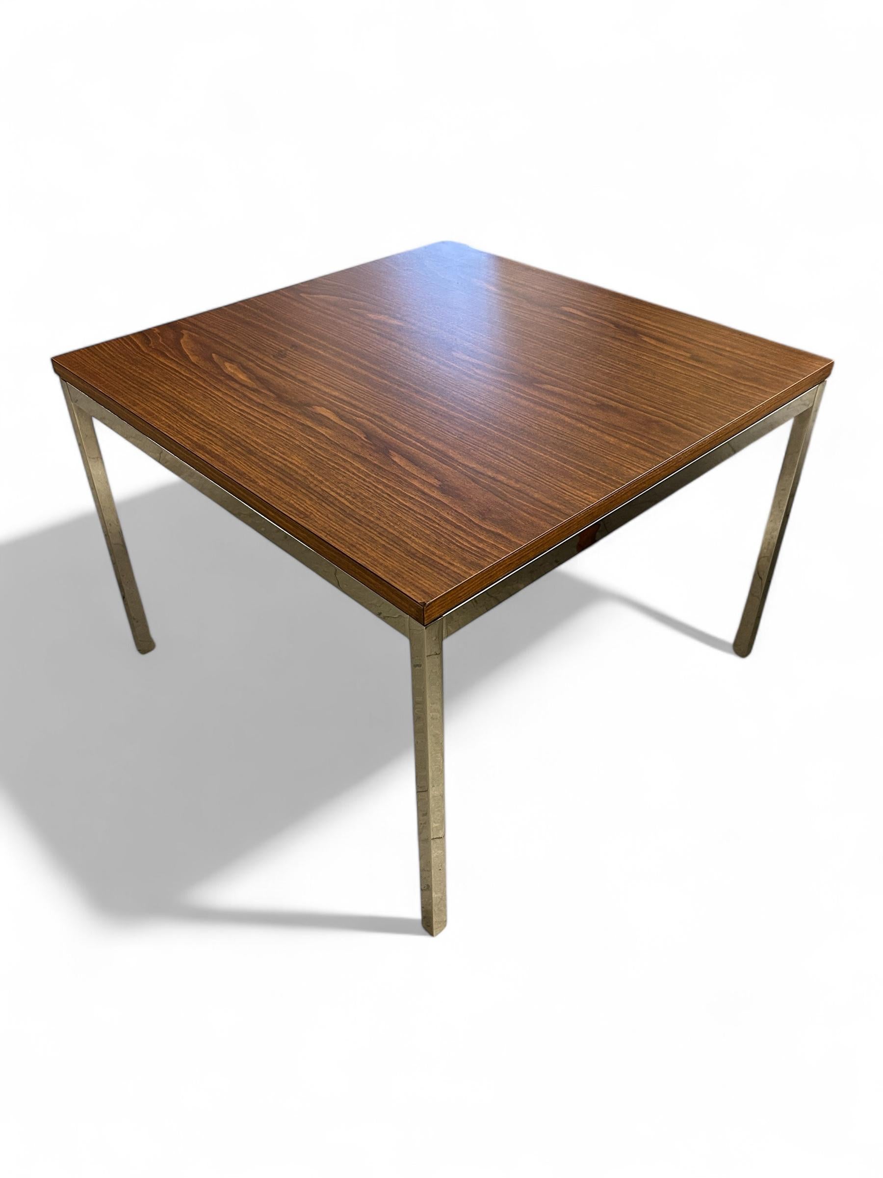 Florence Knoll  Table d'appoint à pieds chromés circa 1950 en vente 1
