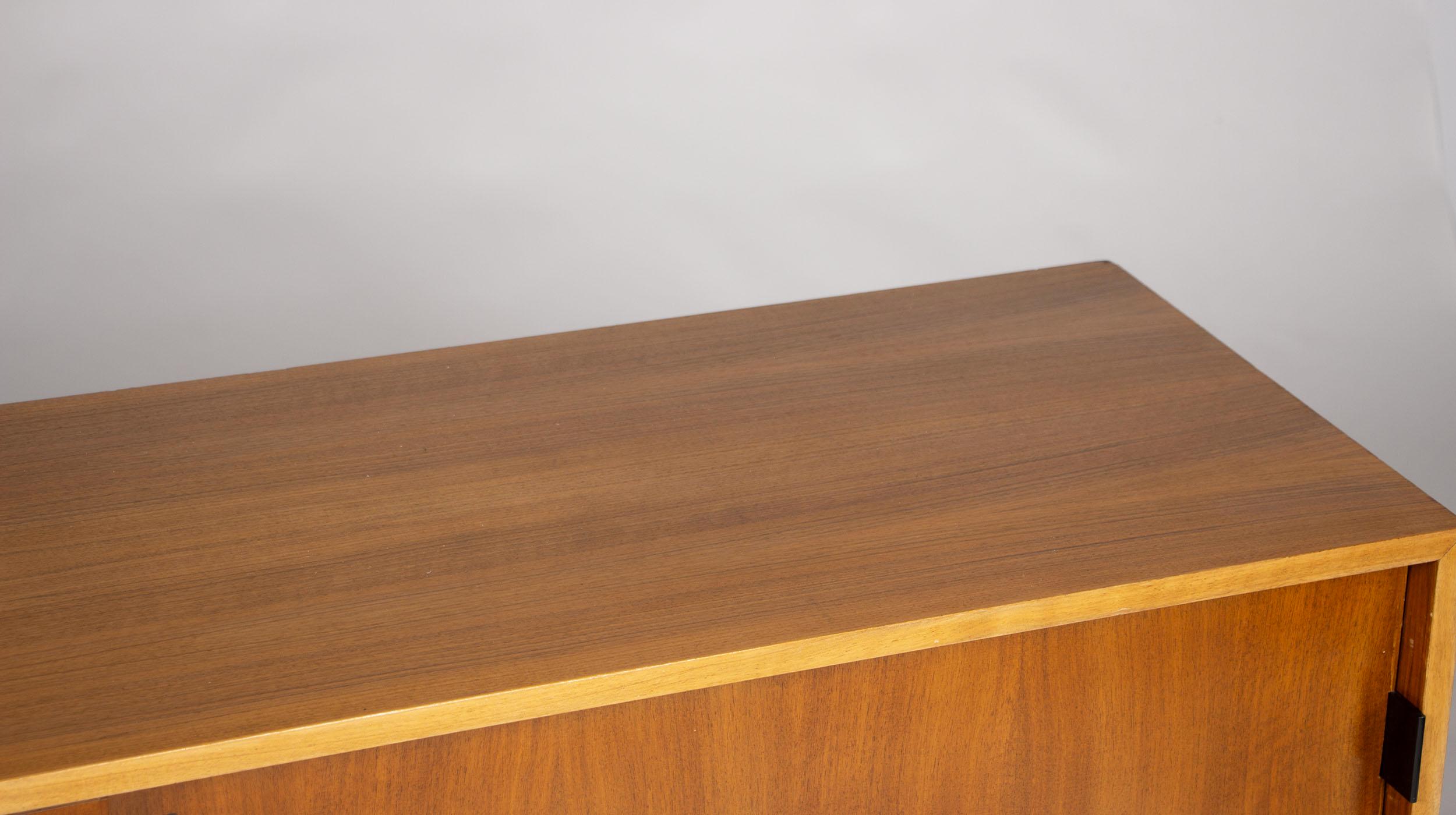 Florence Knoll walnut sideboard For Sale 3