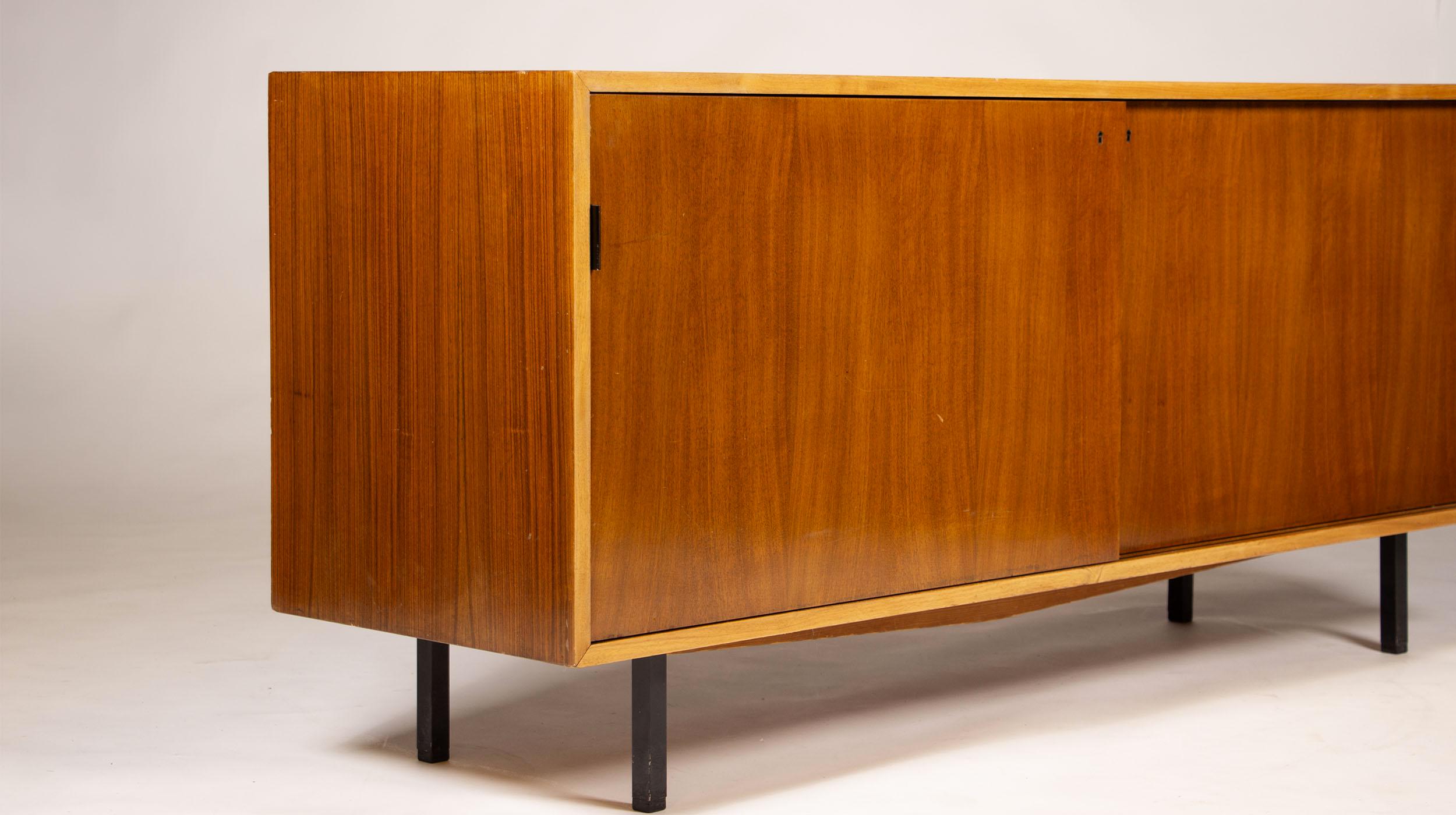 Mid-Century Modern Florence Knoll walnut sideboard For Sale