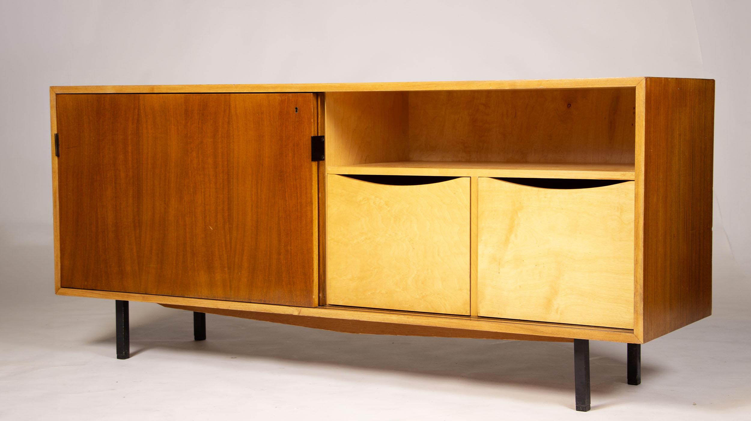 Florence Knoll walnut sideboard For Sale 1