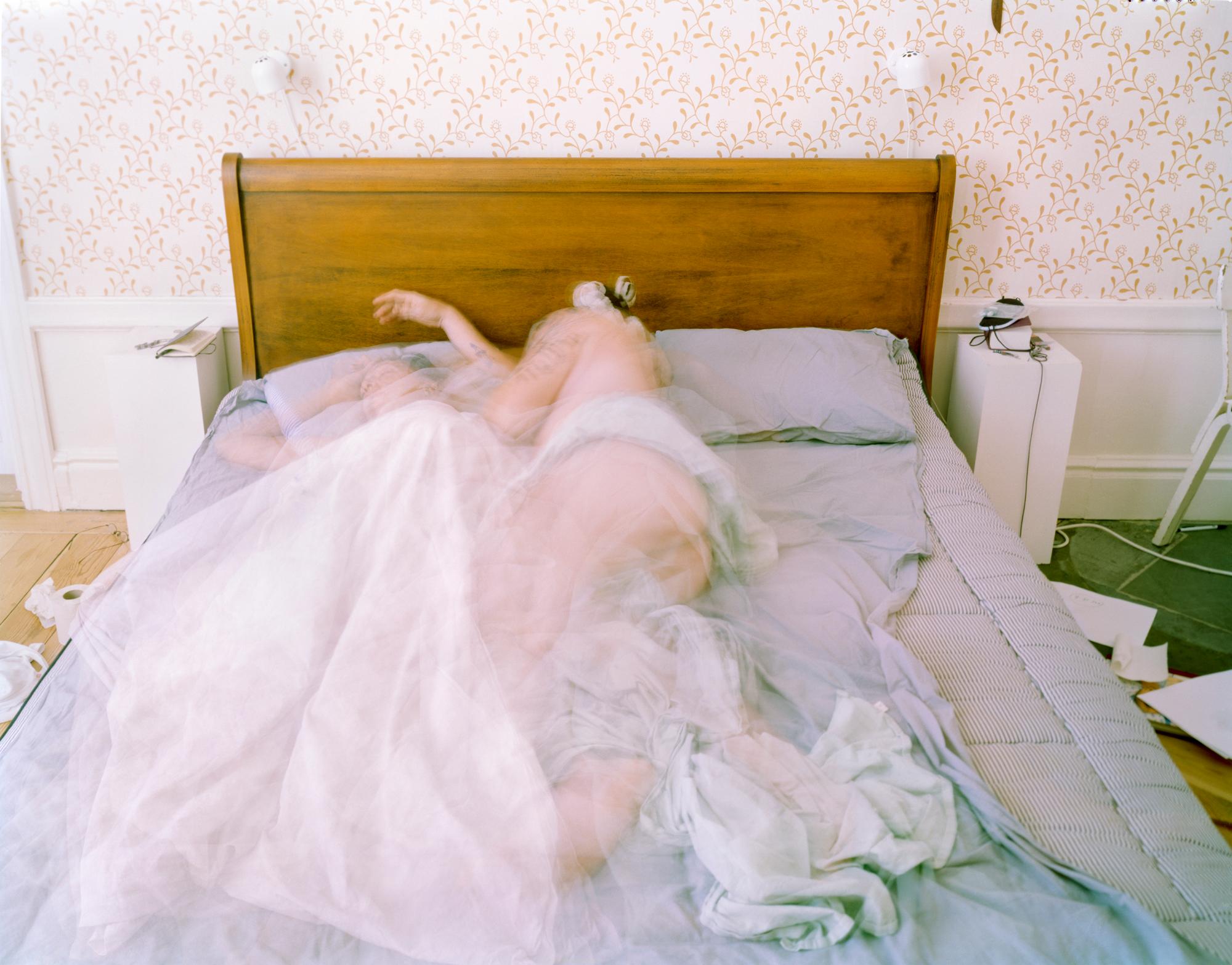 Florence Montmare Figurative Photograph – Figurative Langbelichtungsfotografie: „Illuminations No. #42“