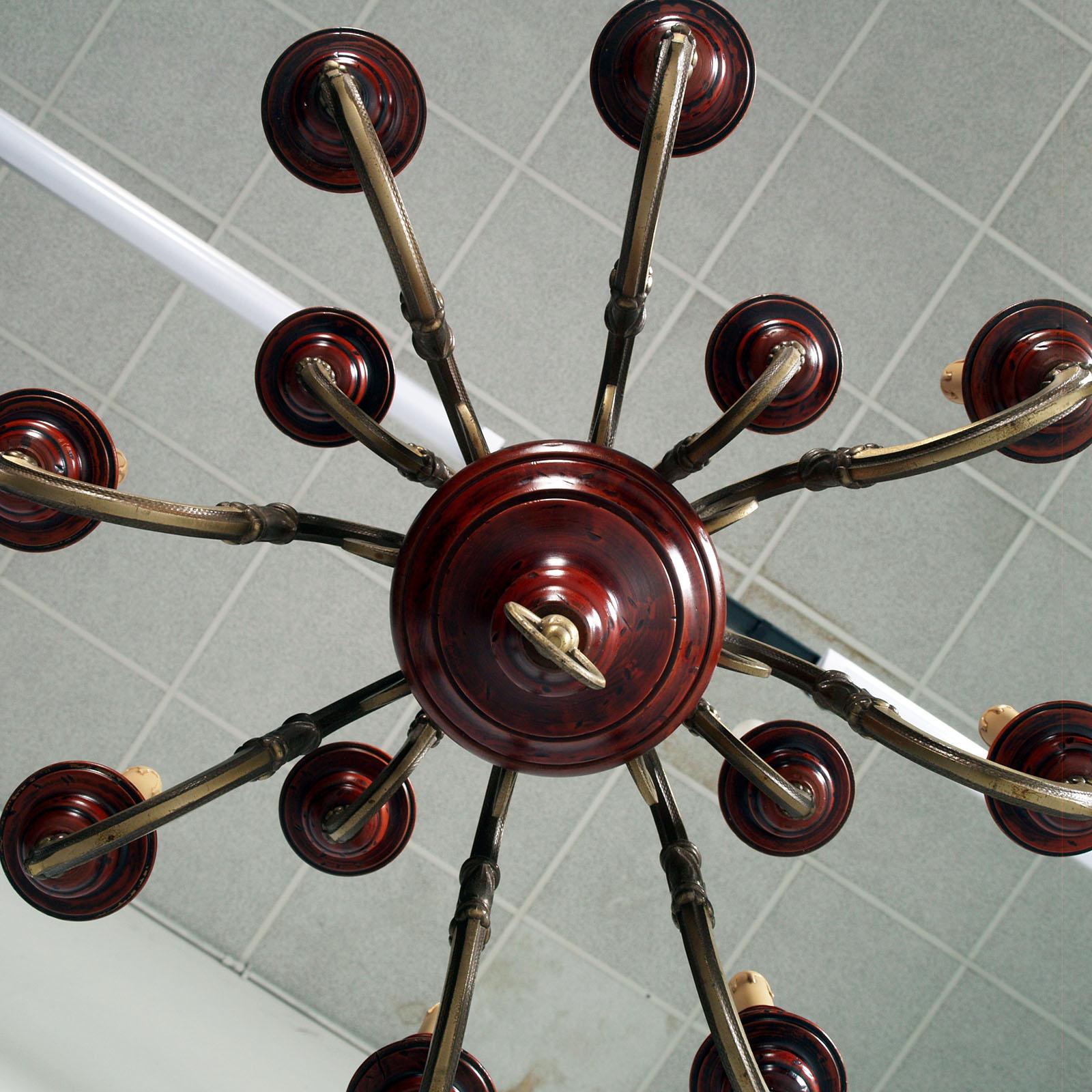Florence Renaissance Chandelier with Twelve Lights, Bronze, Red Lacquered Wood  In Good Condition For Sale In Vigonza, Padua