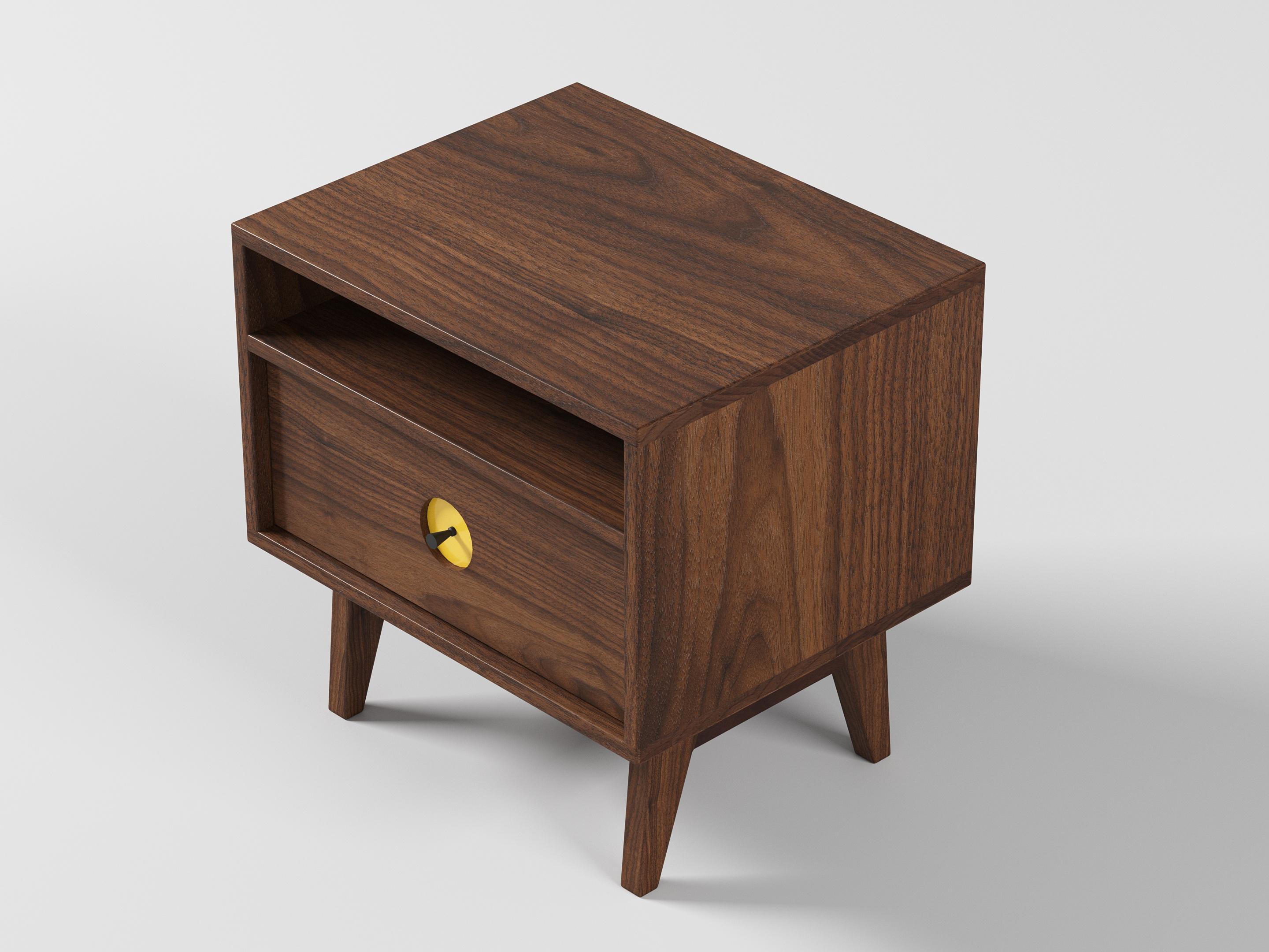 Ti presentiamo il tavolino Florence, un mix perfetto di semplicità ed eleganza che valorizzerà qualsiasi ambiente della tua casa. Realizzato con legno massiccio di prima qualità, questo tavolino presenta una finitura naturale che mette in risalto le