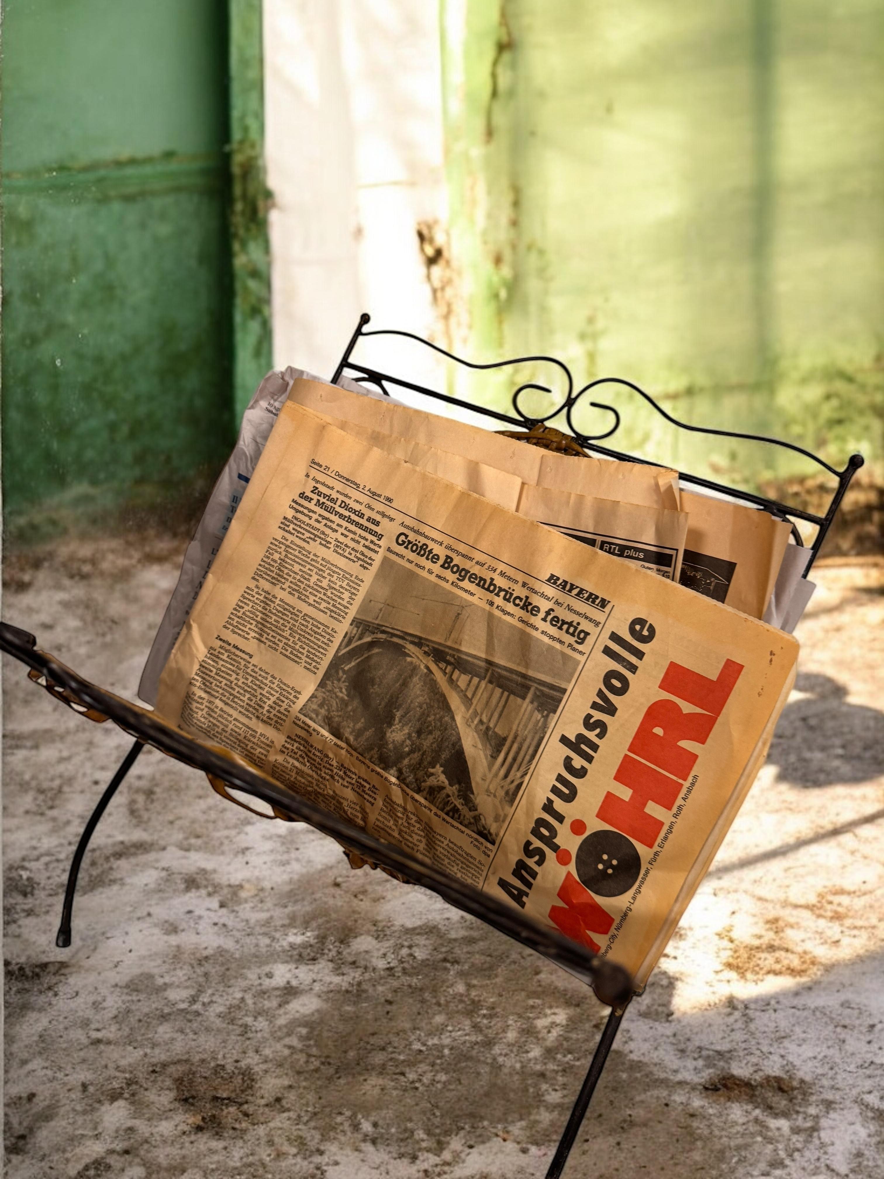 Florence Style Wicker & Metal Magazine Rack Stand, 1970s, Italy For Sale 9