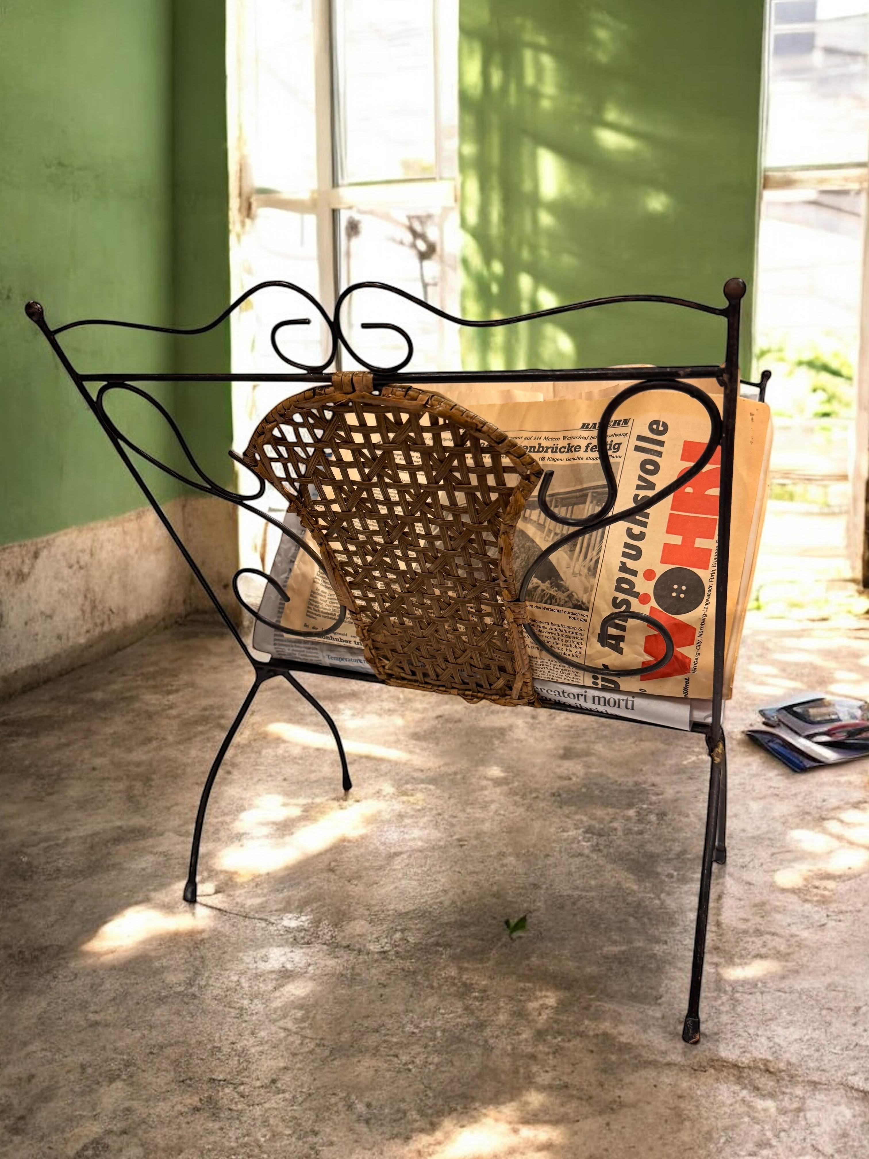 Mid-Century Modern Florence Style Wicker & Metal Magazine Rack Stand, 1970s, Italy For Sale