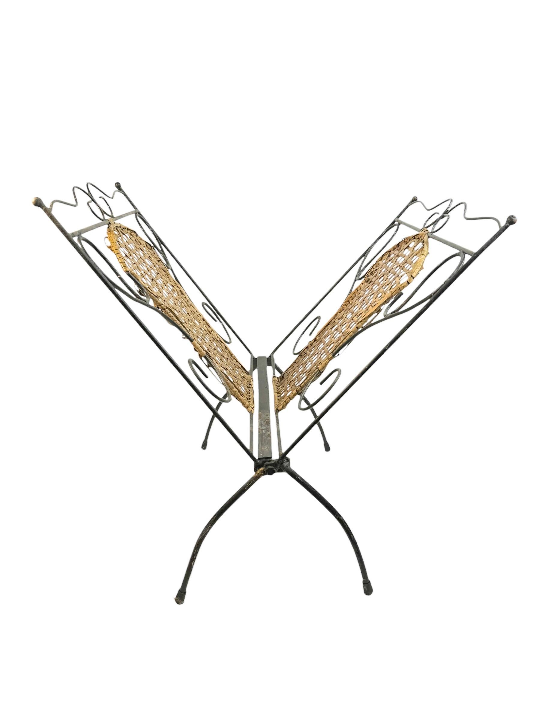 Florence Style Wicker & Metal Magazine Rack Stand, 1970s, Italy In Good Condition For Sale In Nuernberg, DE