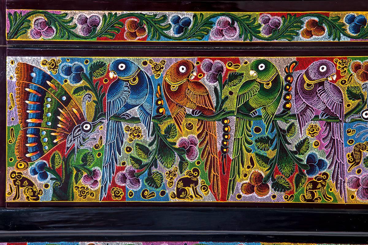 Baul Fauna Selvatica color vino / Wood carving Lacquer Mexican Folk Art 2