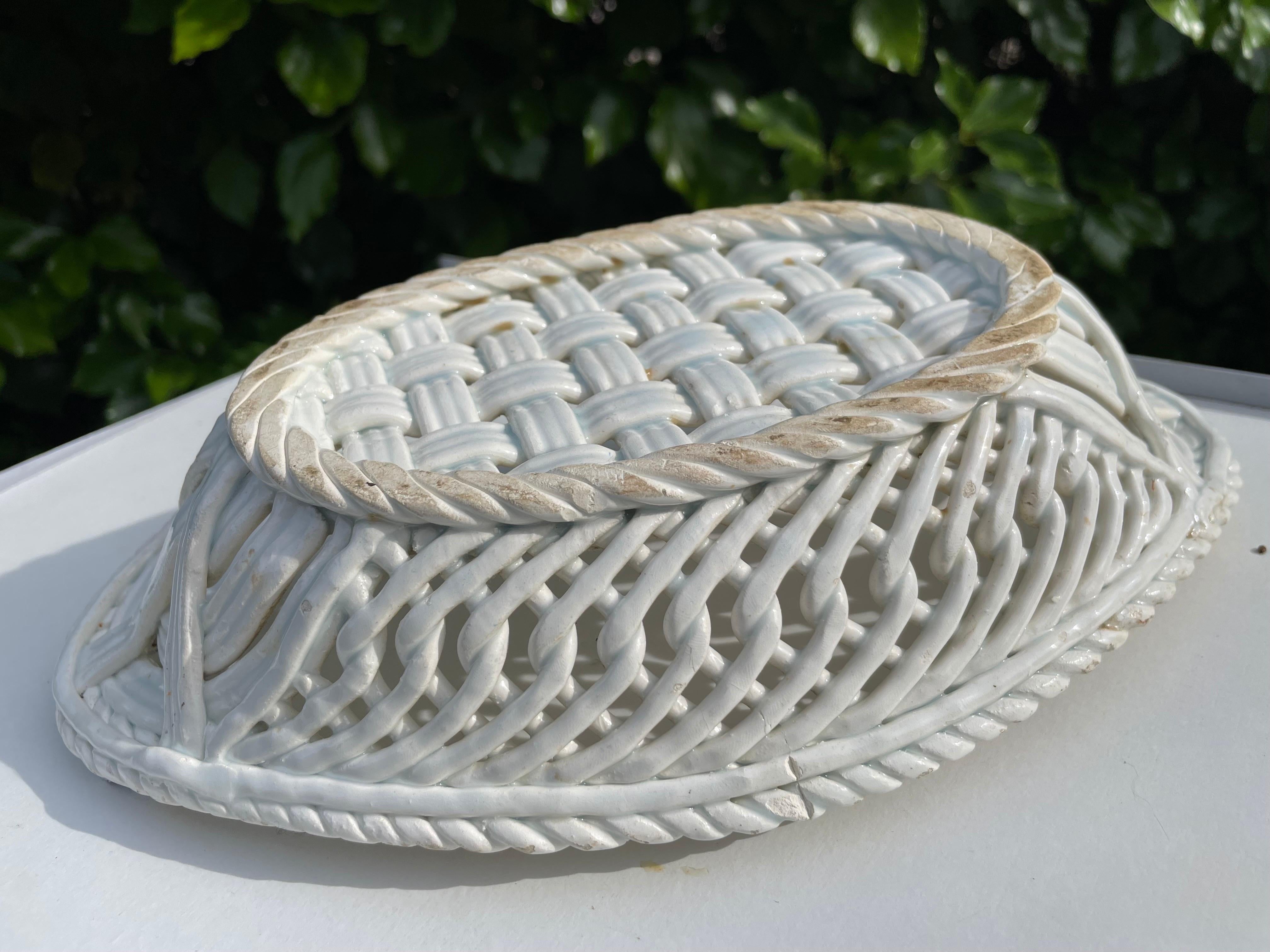 Mid-20th Century Florentin Ceramic Basket, with Flower Decor Pattern, White Color, Italy 1960 For Sale