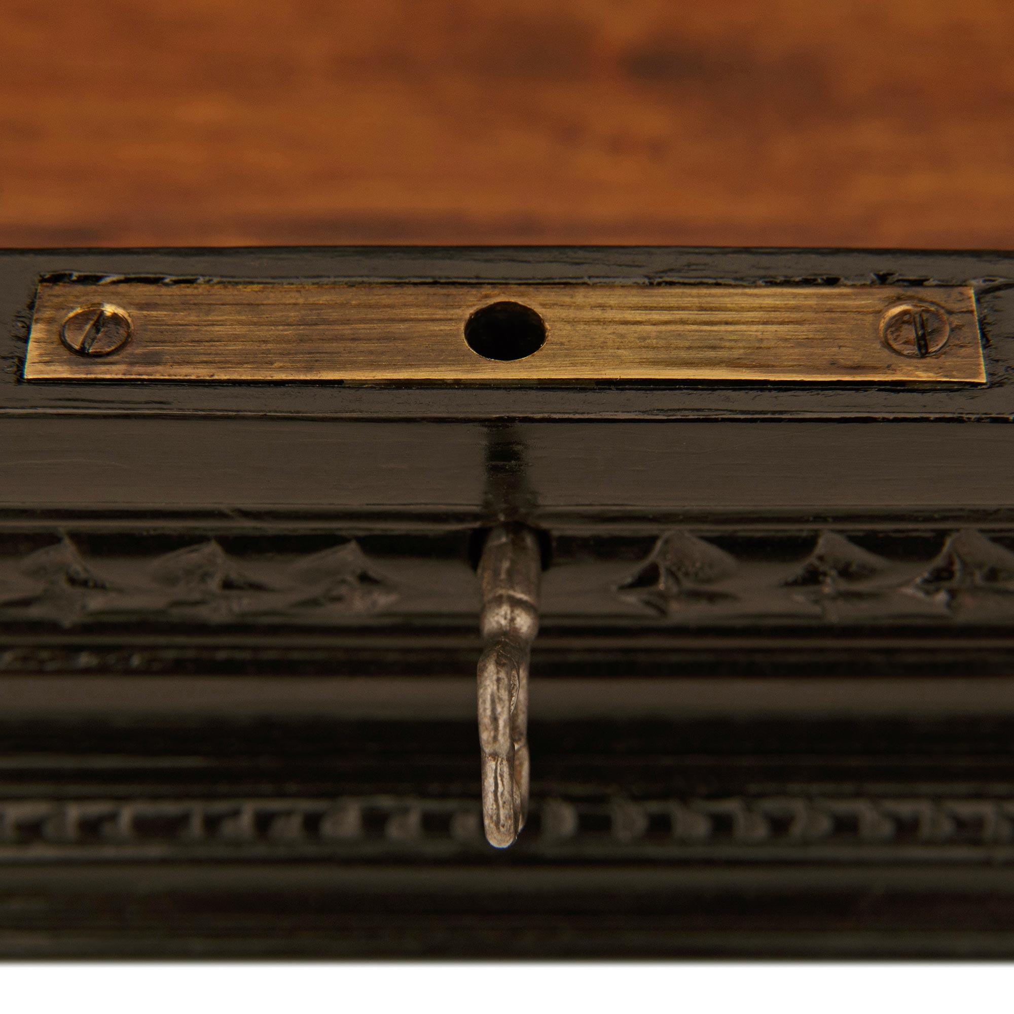 Florentine 19th century Ebonized Fruitwood and Pietra Dura marble box For Sale 2