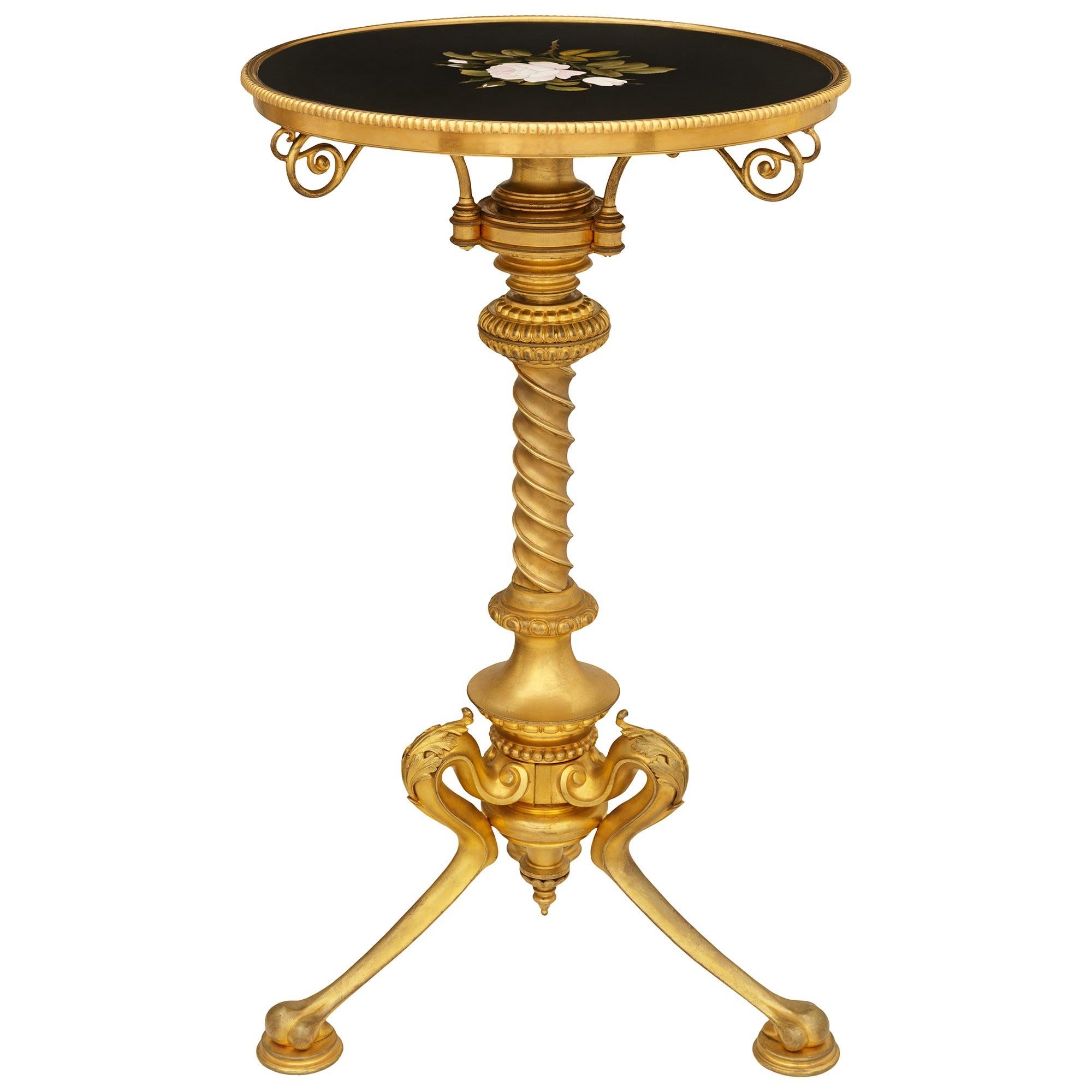 italien Table d'appoint Florentine du 19ème siècle en bronze doré et marbre Pietra Dura en vente