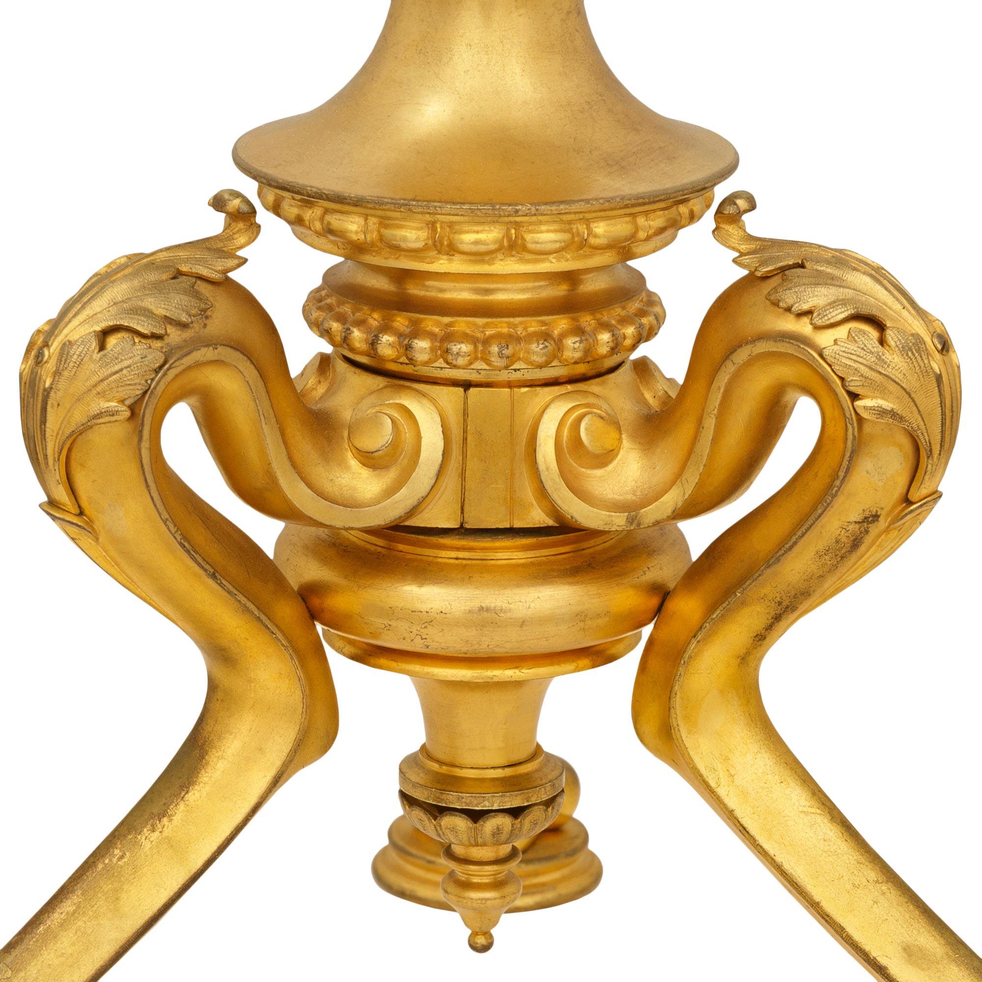 Table d'appoint Florentine du 19ème siècle en bronze doré et marbre Pietra Dura en vente 2